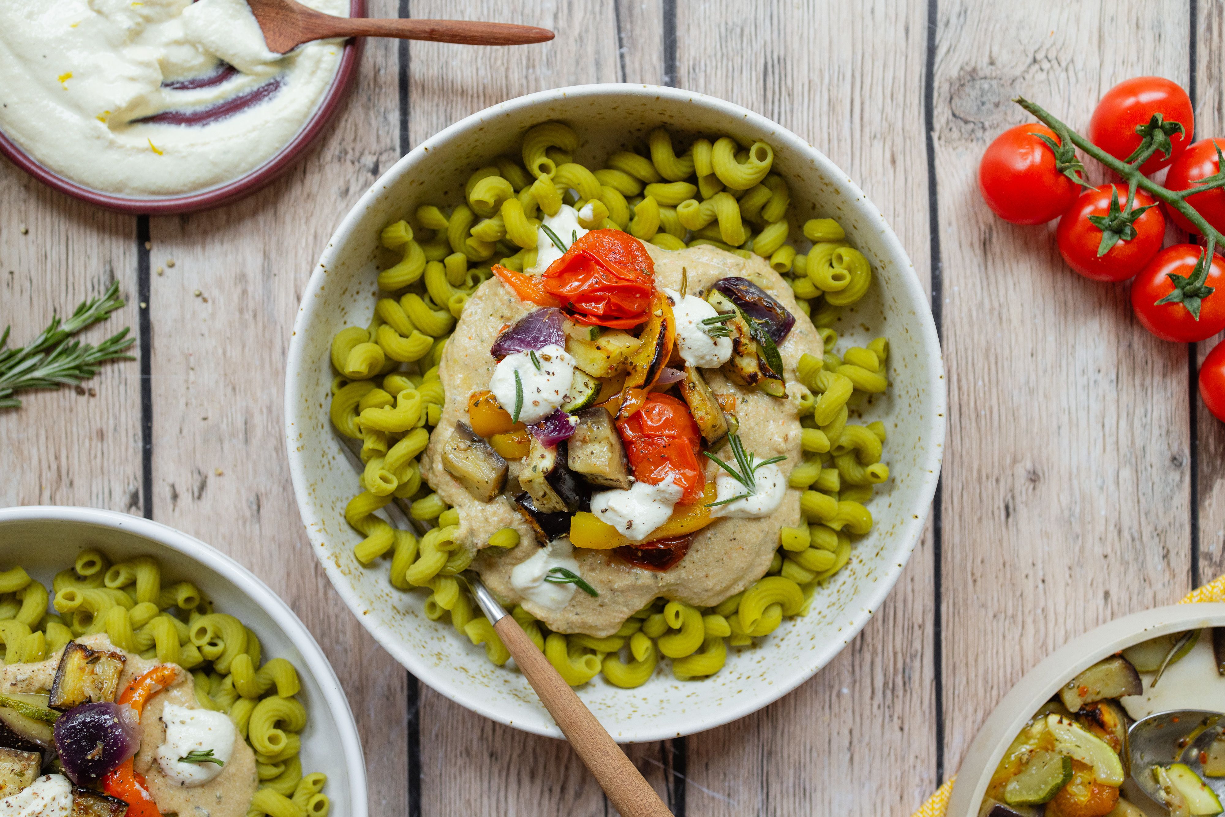 R948 Vegane Ofengemüse-Pasta mit Zitronen-Ricotta-Creme