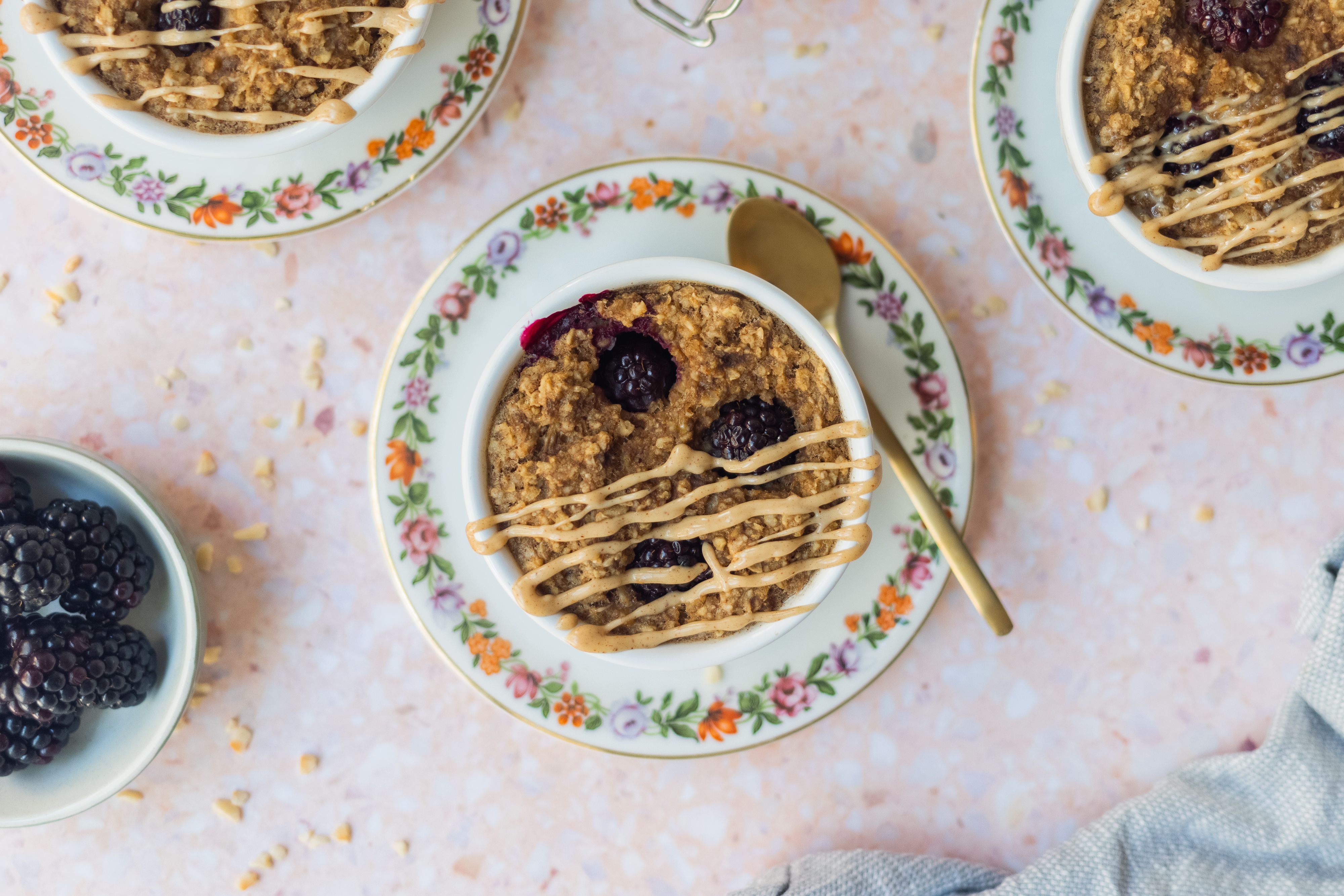 Simple Vegan Baked Oats with Blackberries