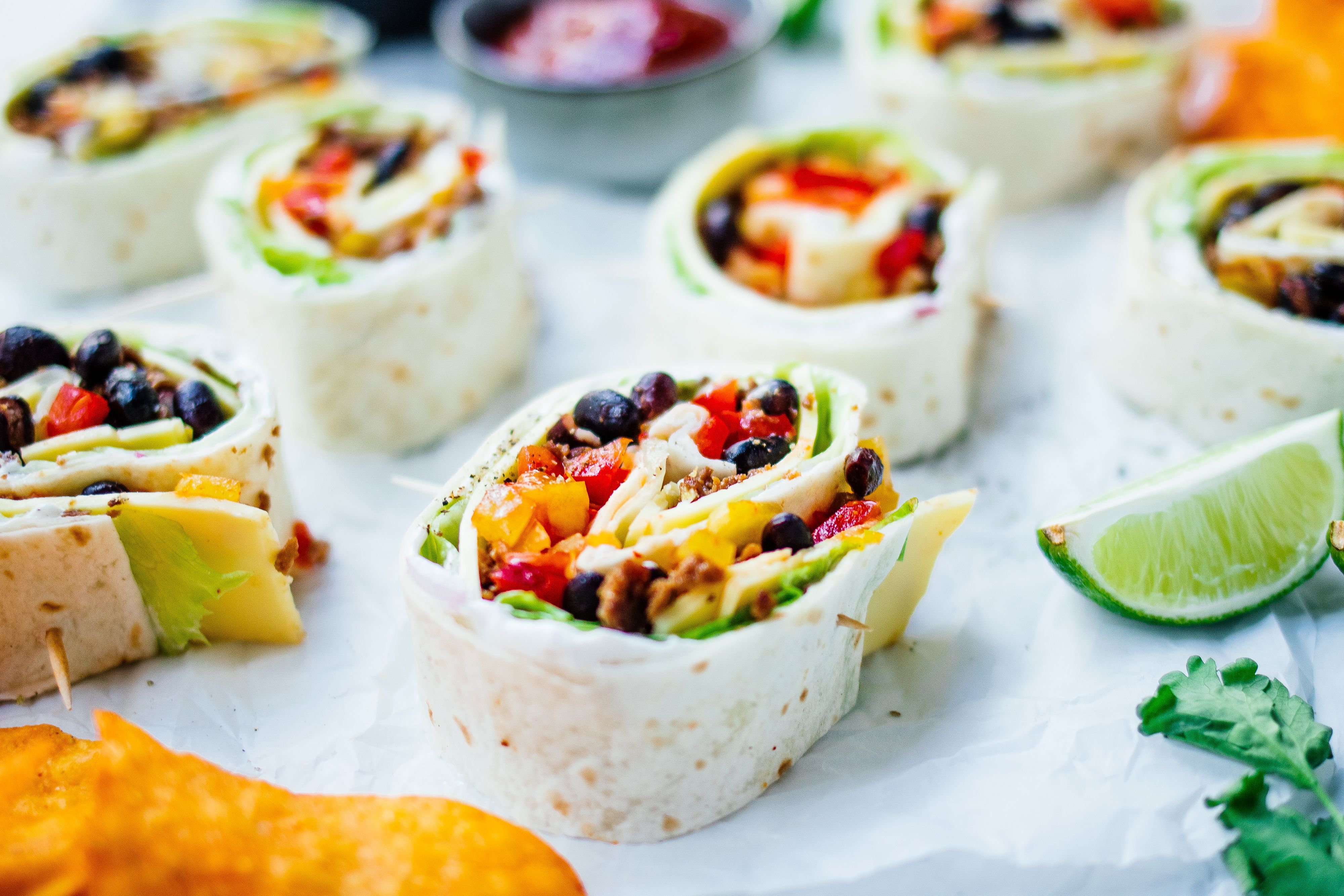 R616 Vegane Wrap-Röllchen mit Bohnen & „Hack“