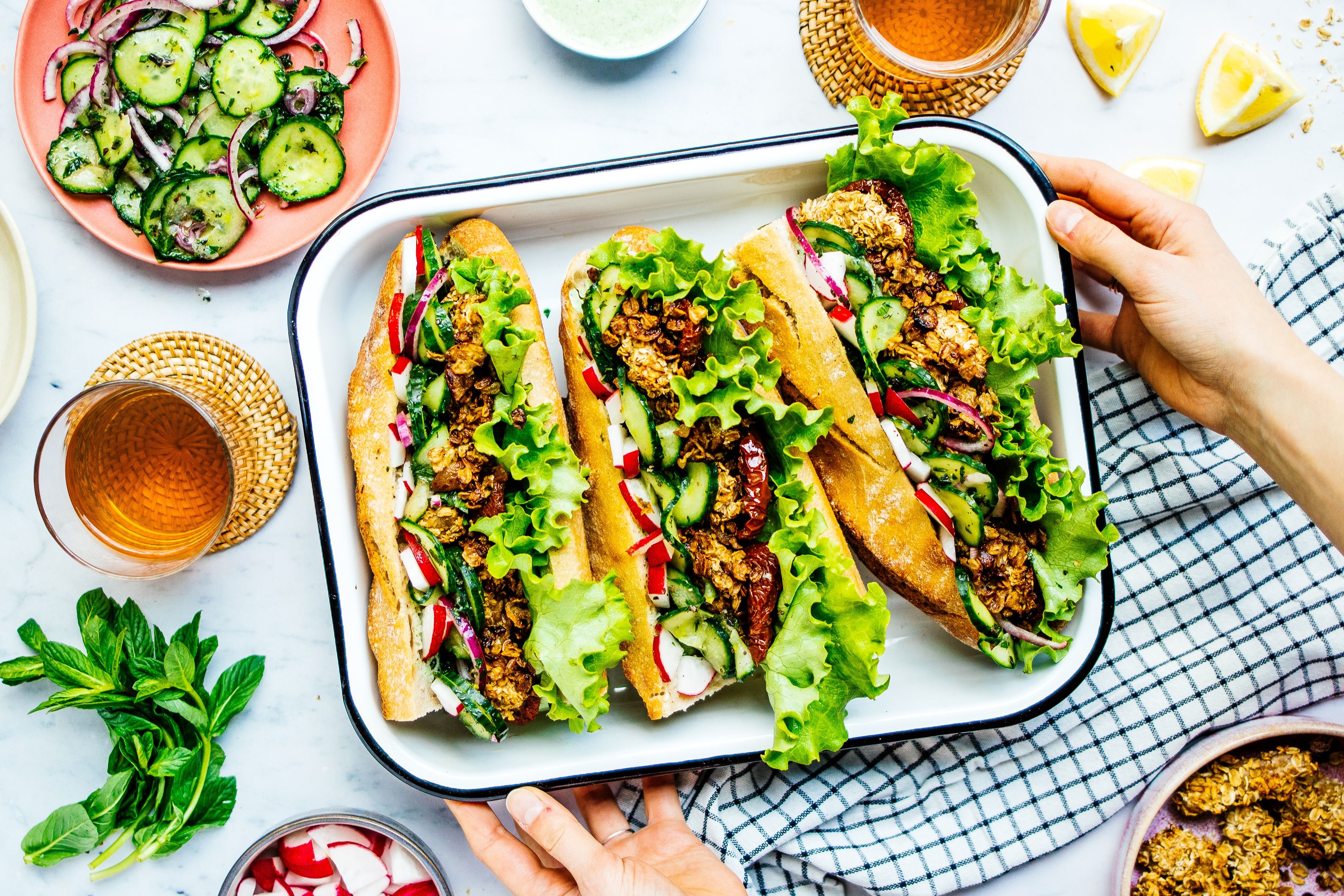 Vegan “Chicken“ Sandwich with Cucumber-Mint Salad