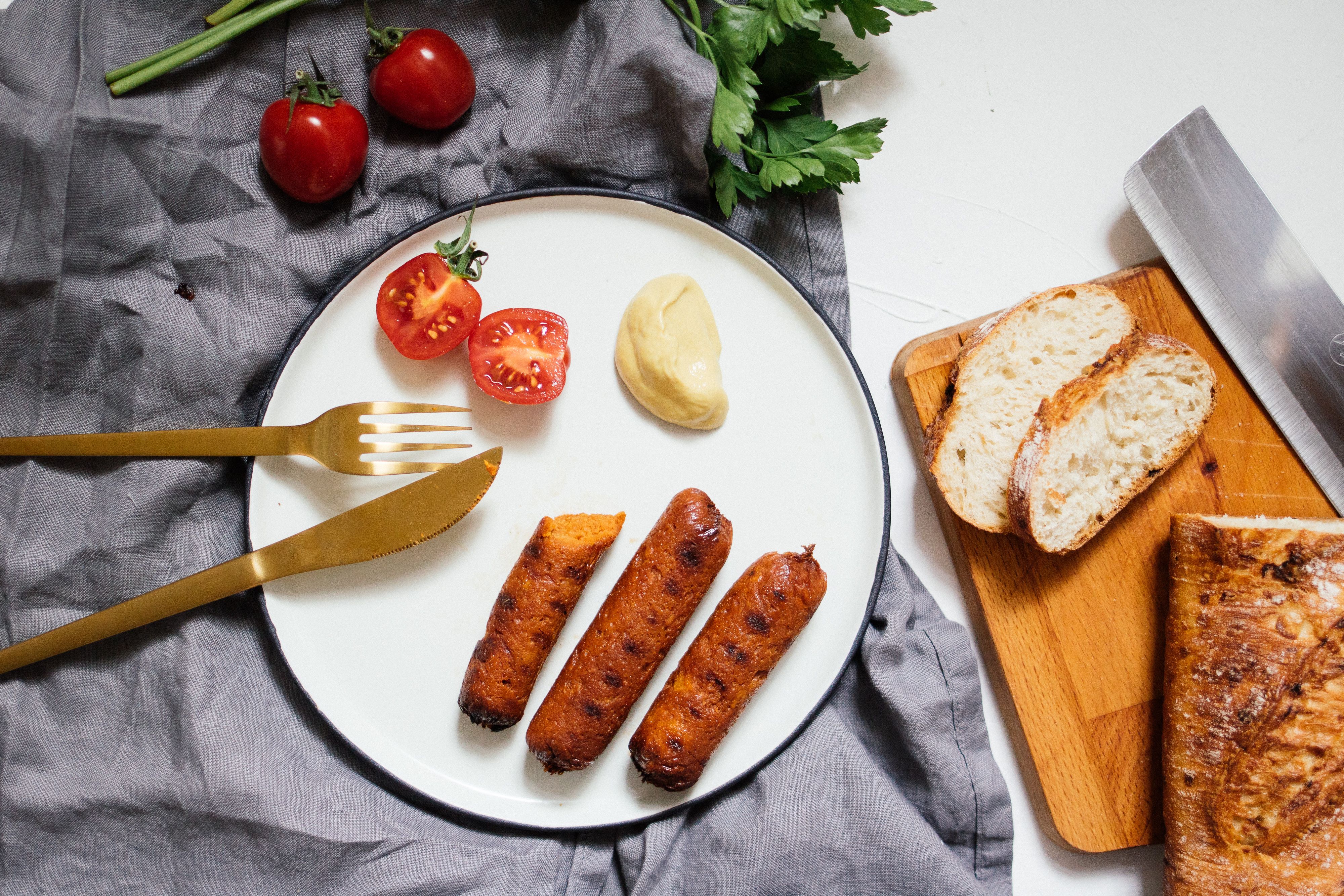 R183 Vegan & soy-free BBQ sausages