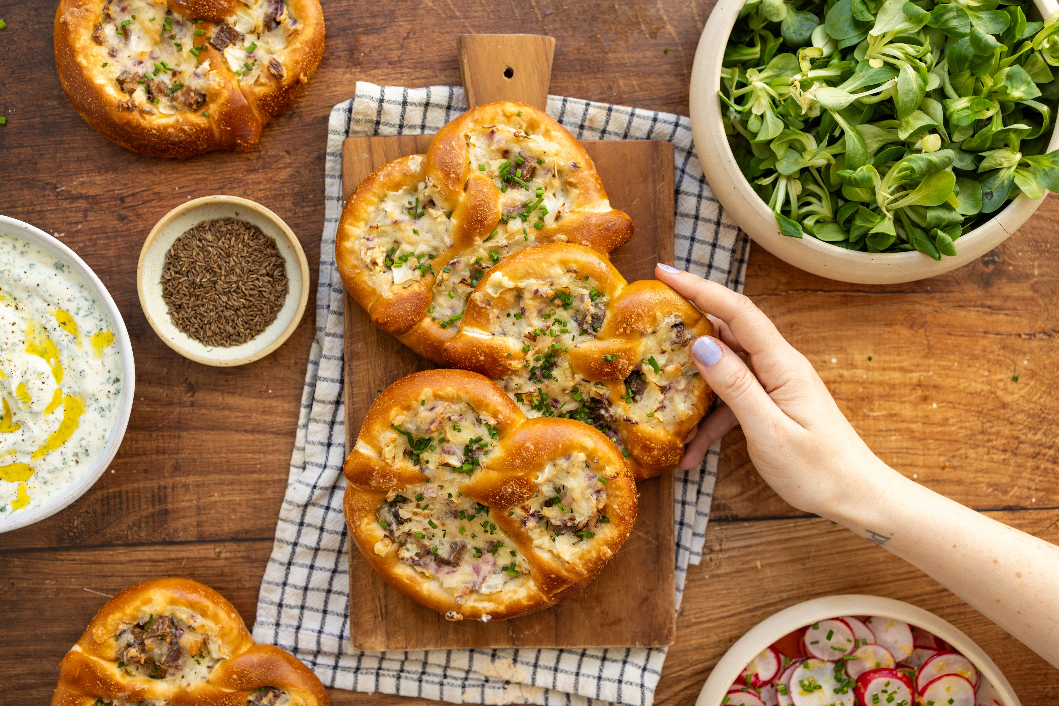 R1040 Stuffed Pretzels with Cabbage, Creamy Herb Dip and Crisp Radish Salad