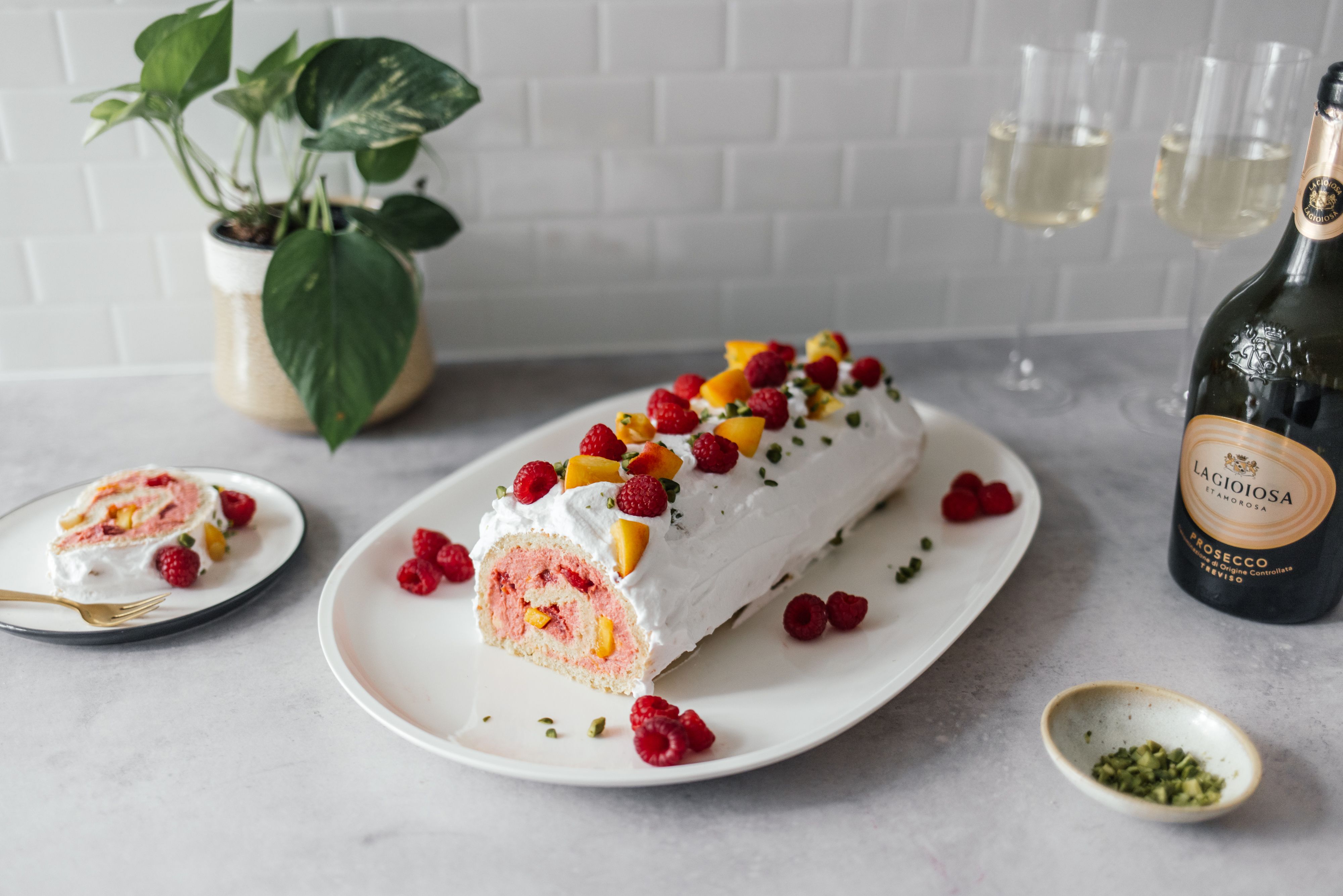 R747 Vegane Biskuitrolle