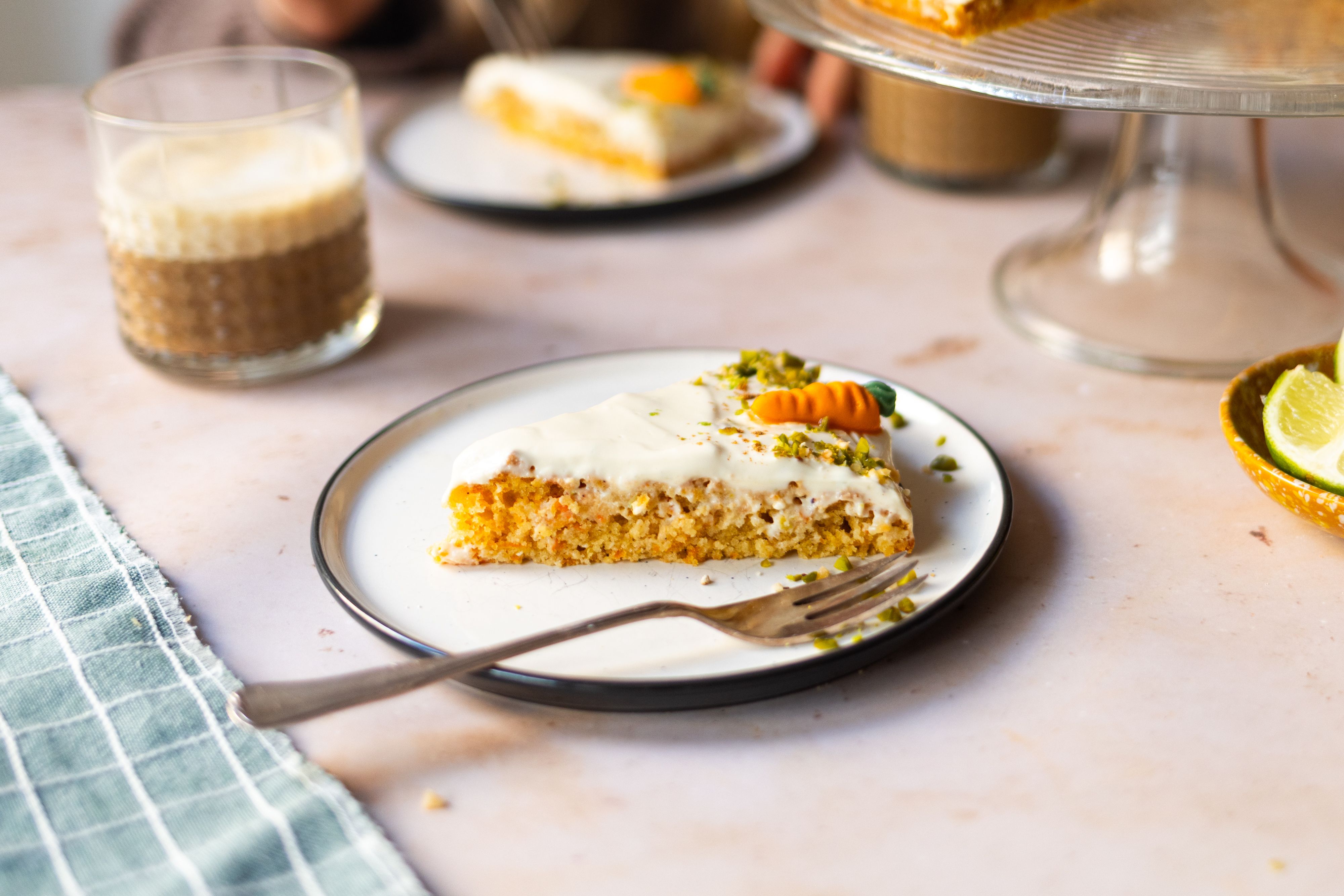 Veganer Karottenkuchen mit Joghurtfrosting