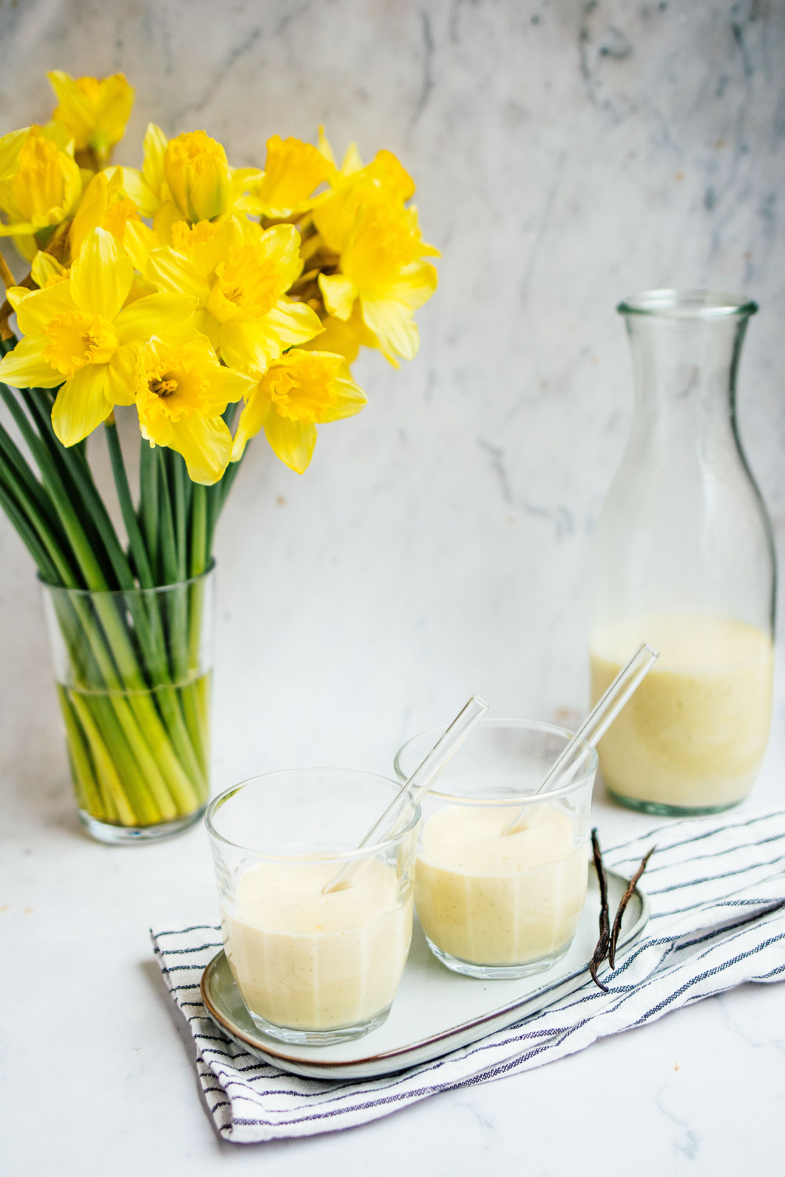 R635 Vegane Eierlikörtorte mit Haselnussböden