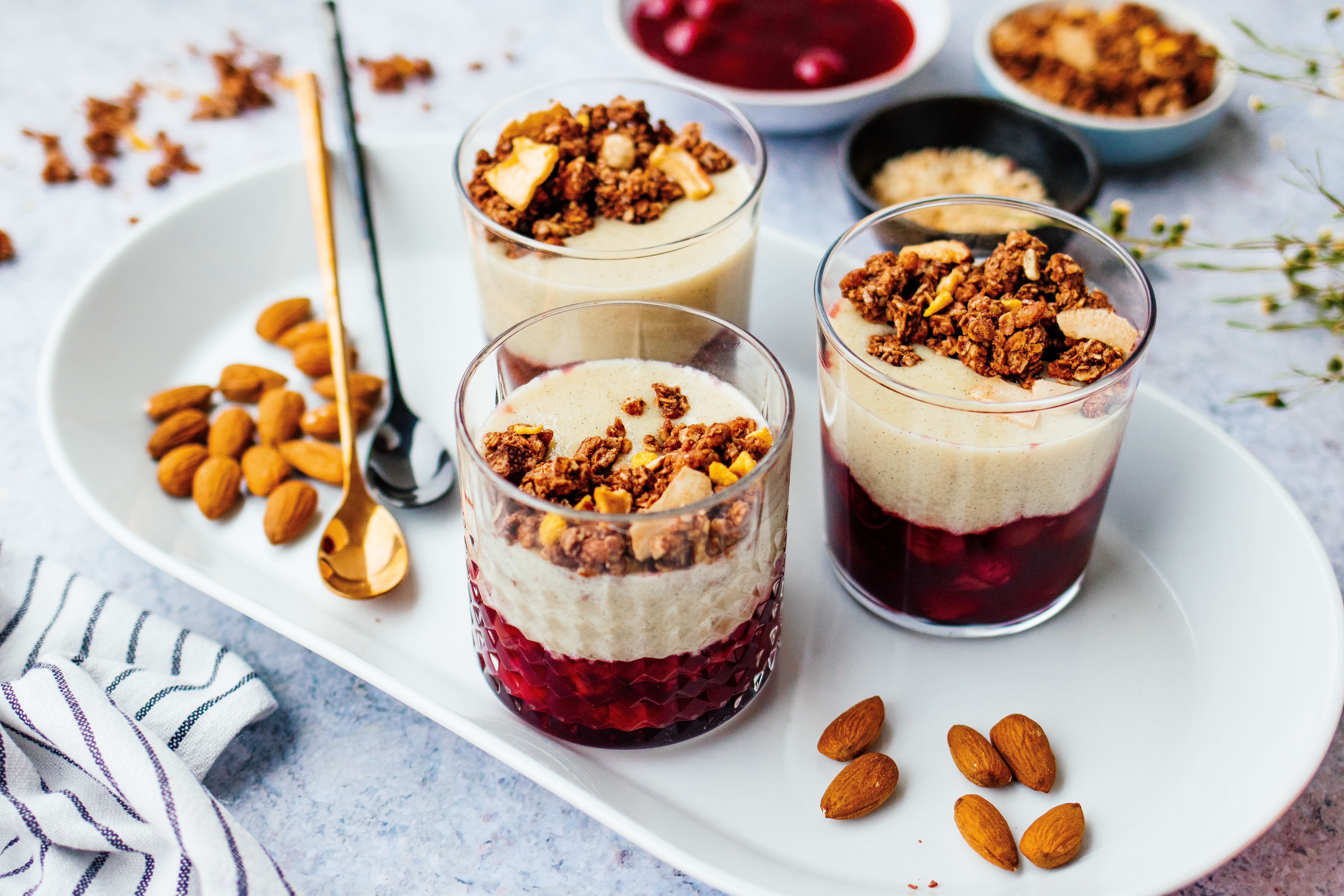 Vegan 20-Minute Dessert with Semolina Pudding & Cherries