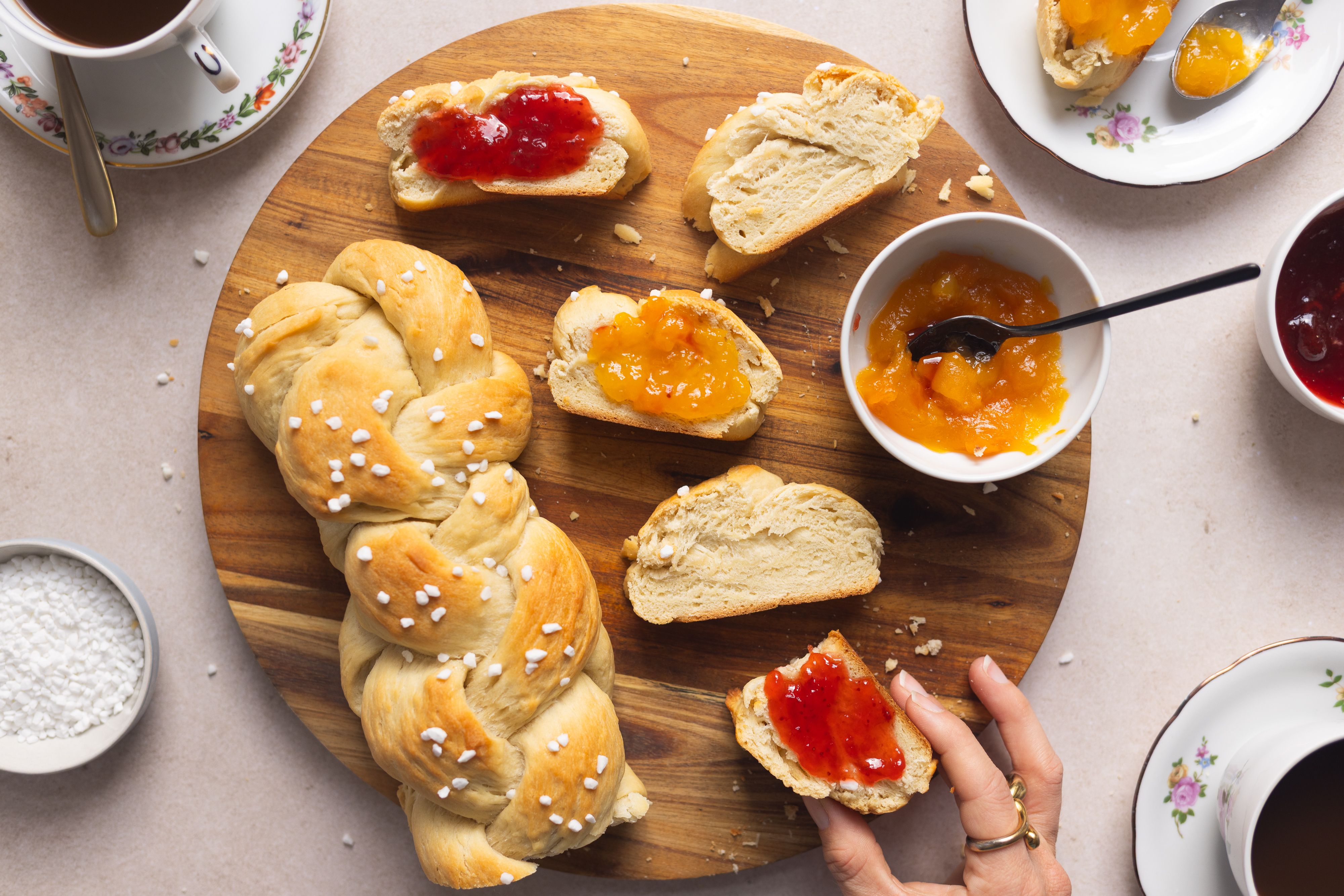 Klassischer veganer Hefezopf