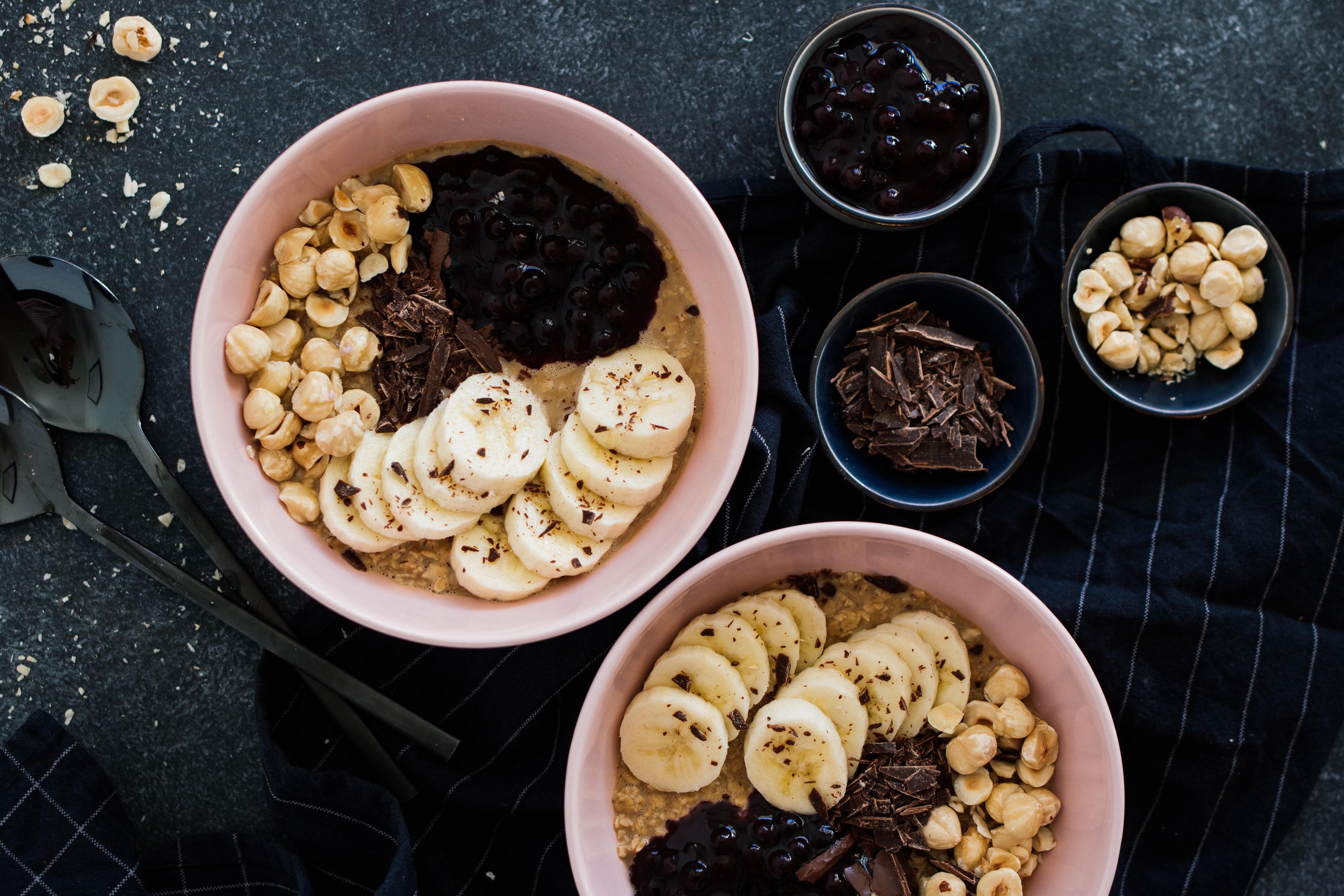 R455 Vegan chai porridge with blueberries