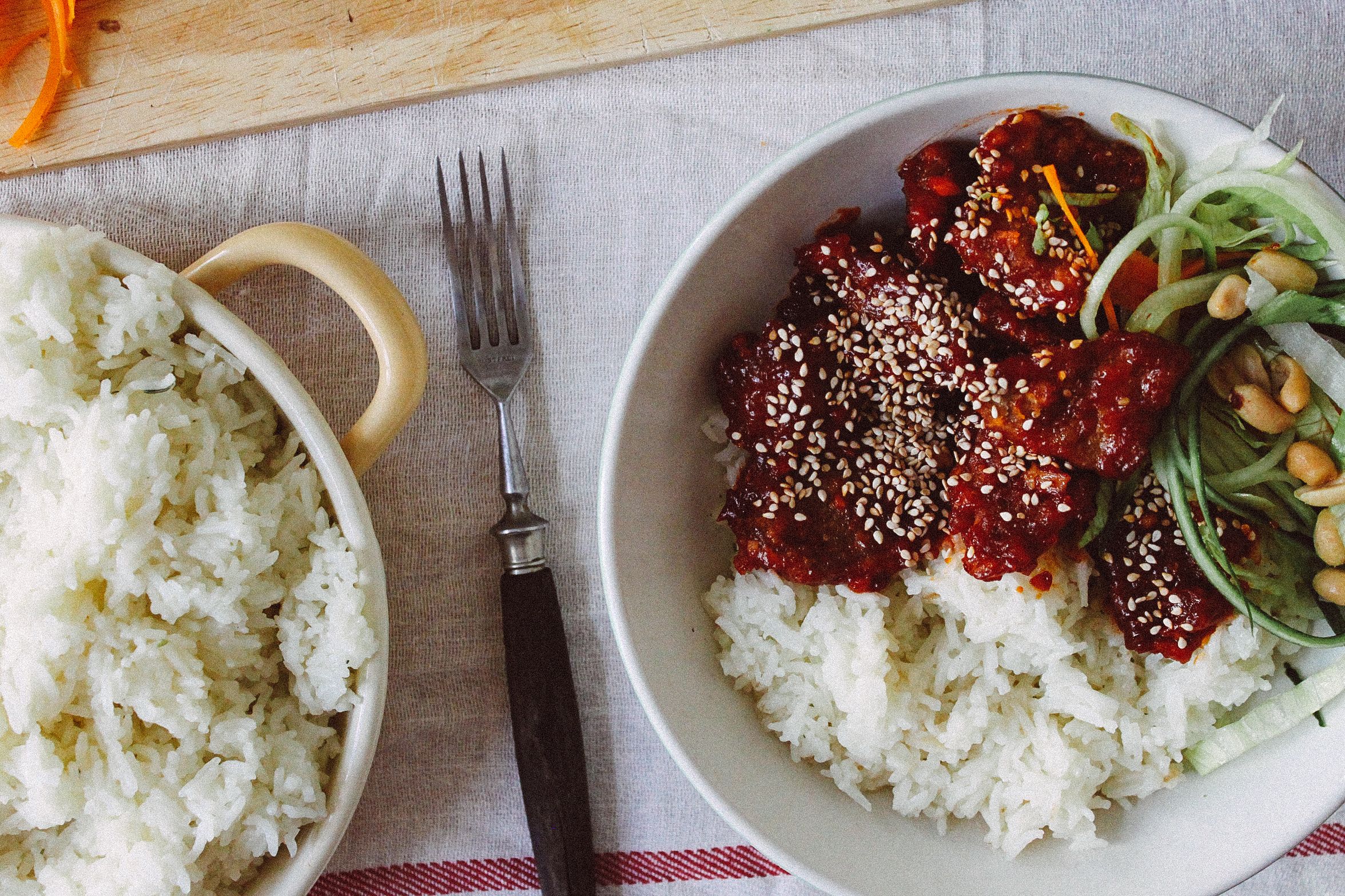 R59 Veganes süß-scharfes Hühnchen