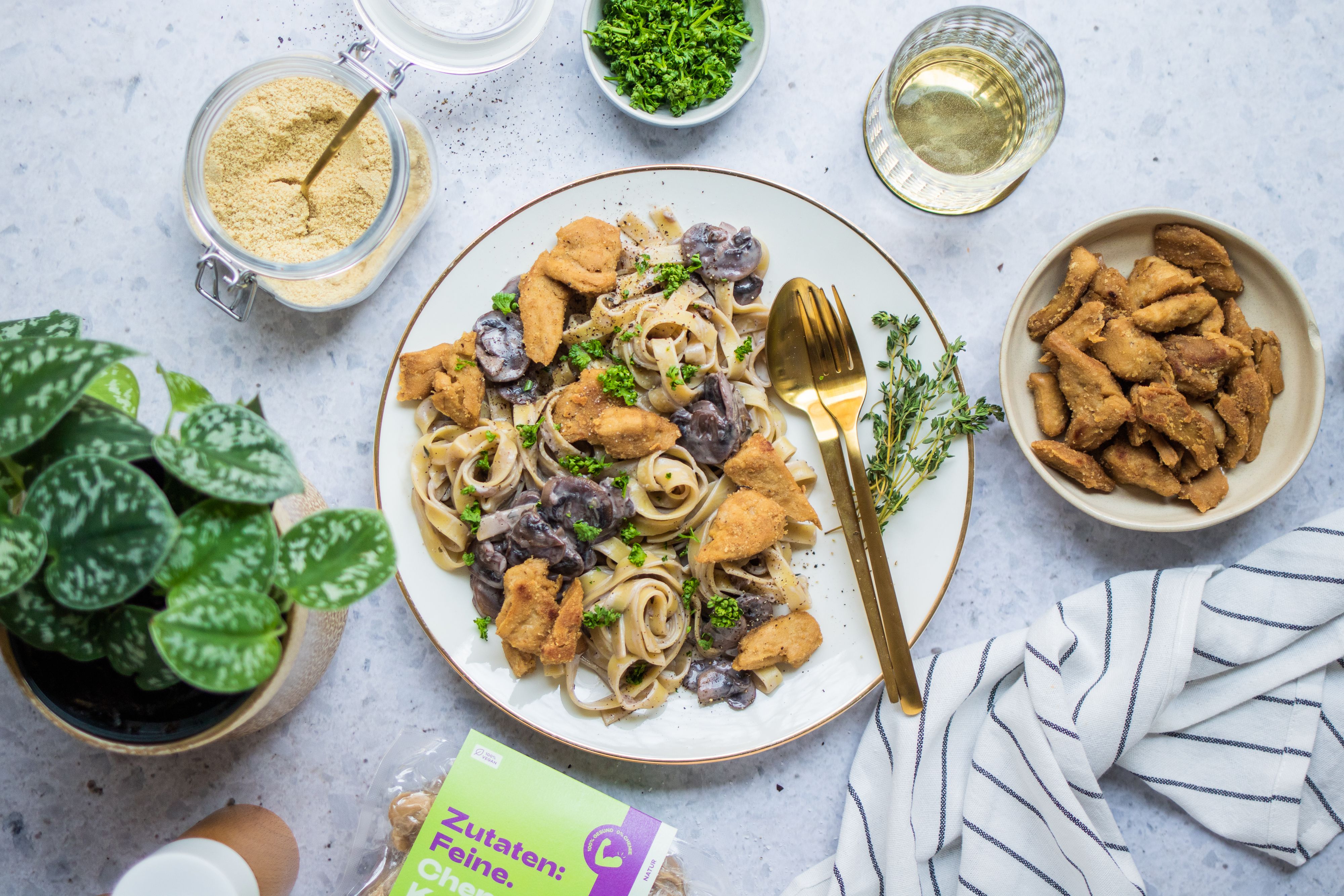 R647 Vegan Chicken Marsala Pasta