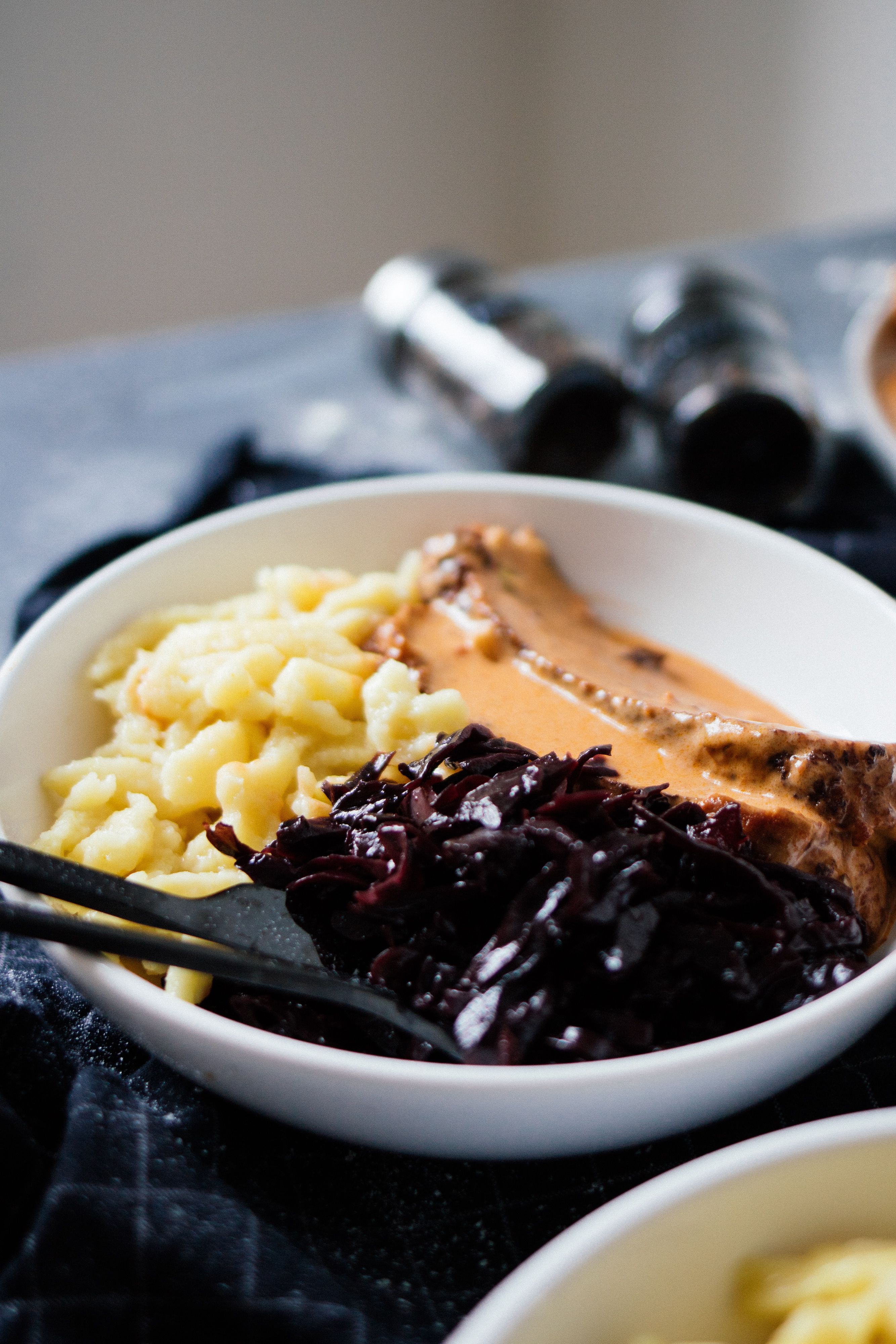 R341 Vegan “Sauerbraten“ with spaetzle & red cabbage