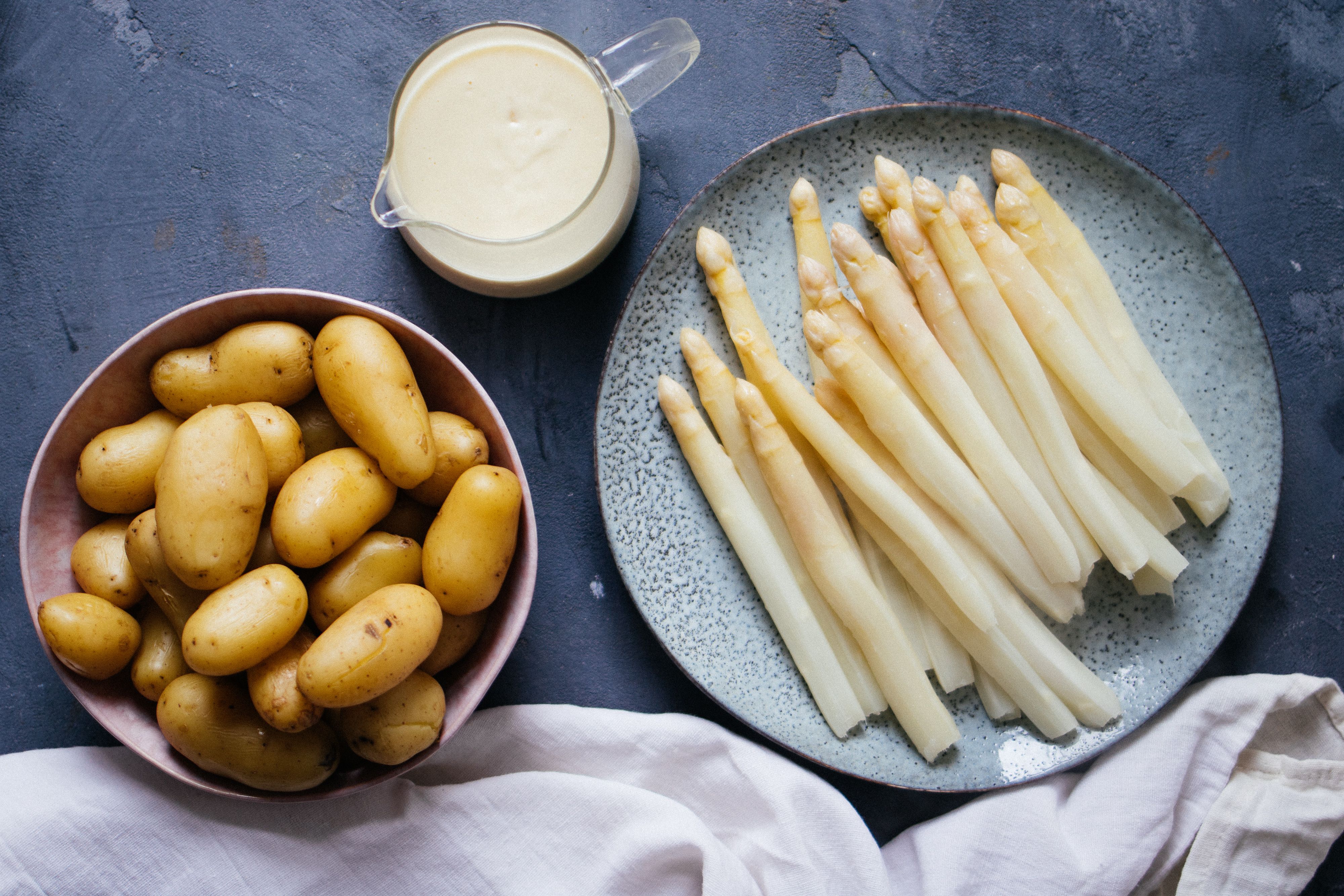R240 Vegan sauce hollandaise with asparagus & celery root schnitzel