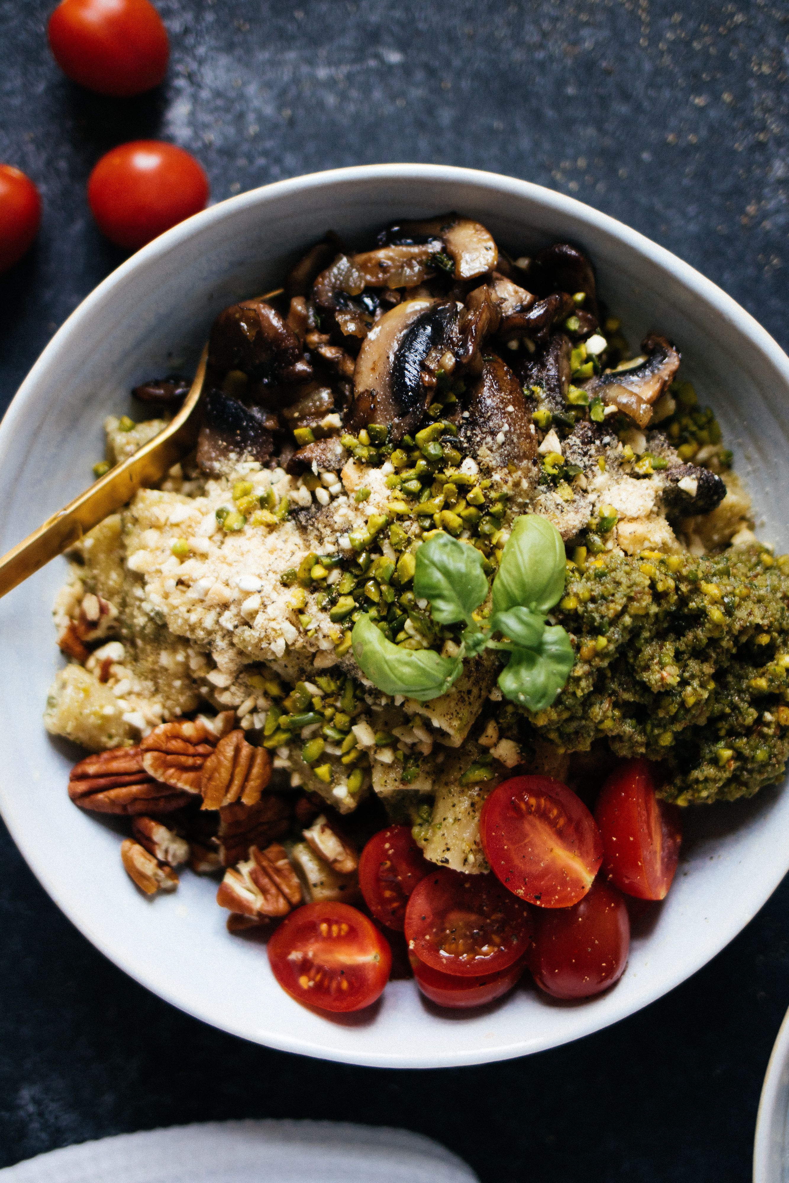 R362 Vegan Pasta with Pistachio Pesto & Mushrooms