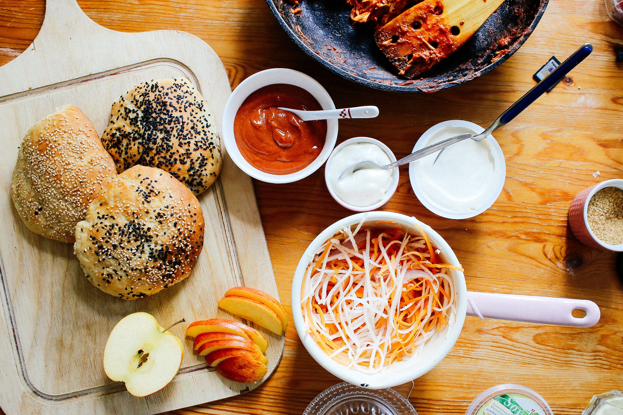 R93 Vegan Pulled Pork Burger