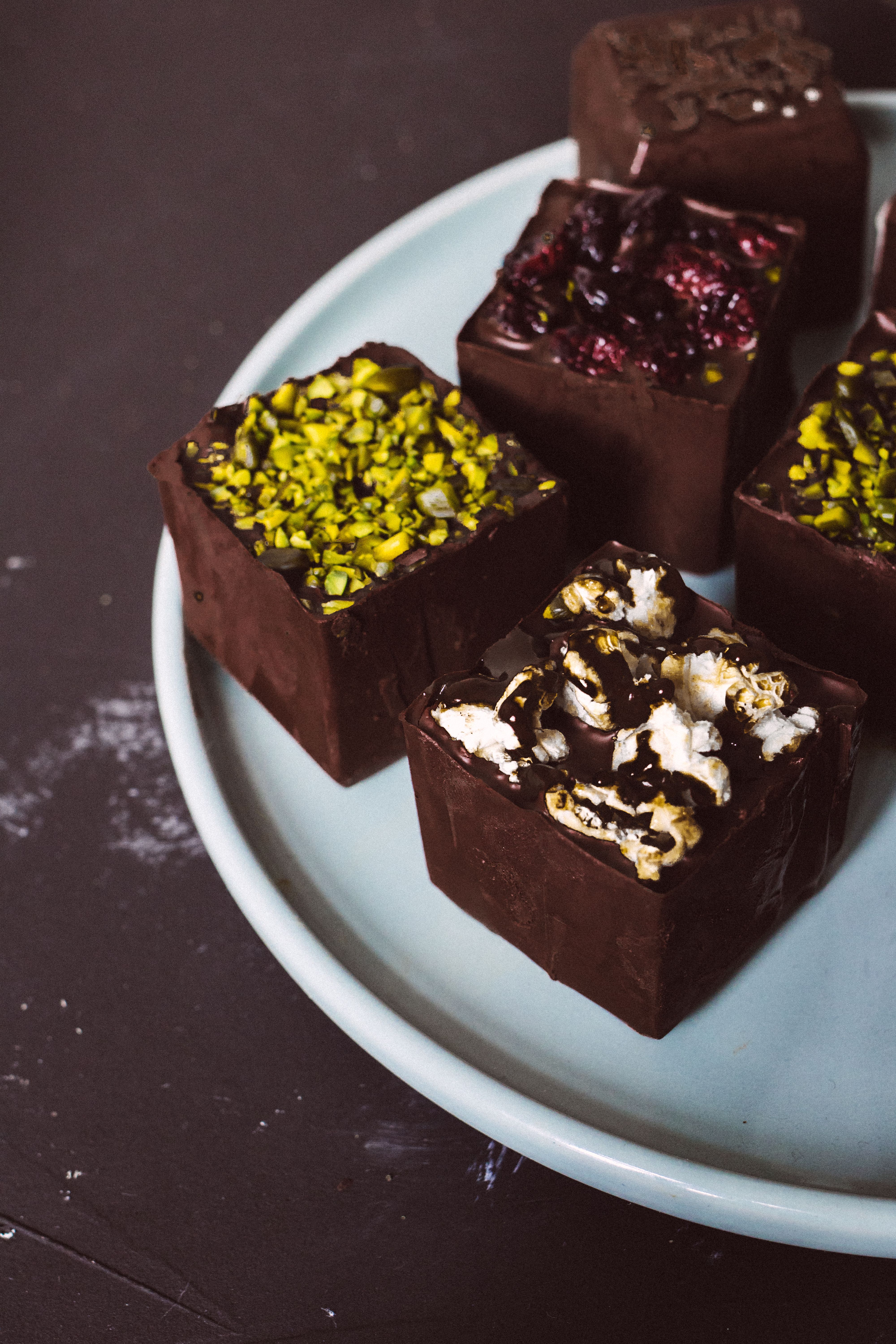 R220 No-bake chocolate biscuit  mini cakes