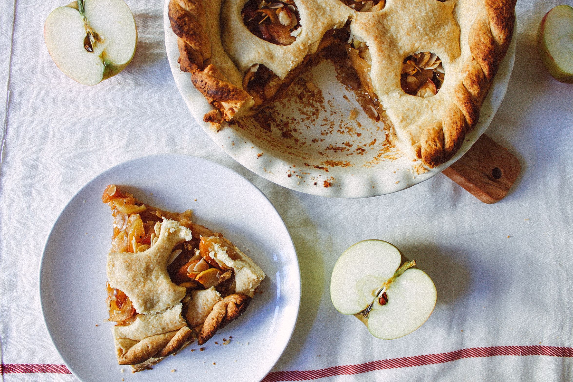 Vegan Pie with caramelized Apples