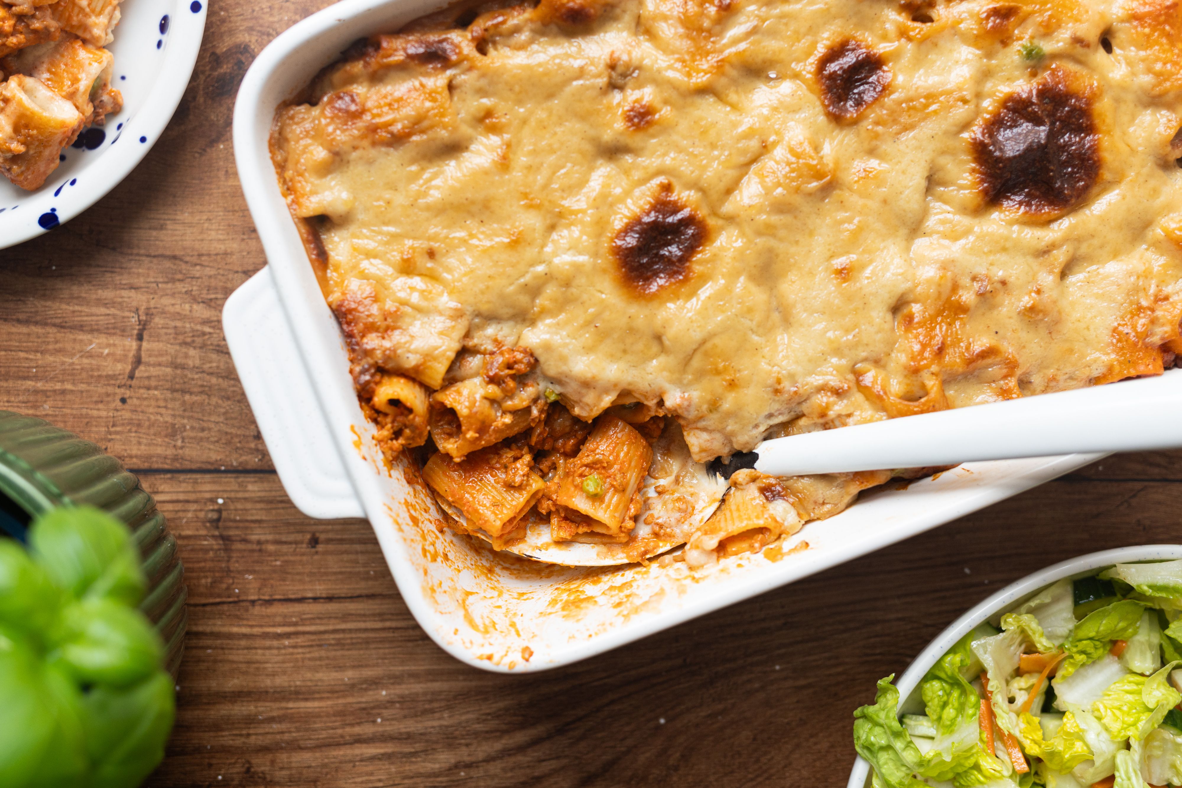 Vegane Rigatoni al Forno (Nudel-Hack-Auflauf mit Erbsen)