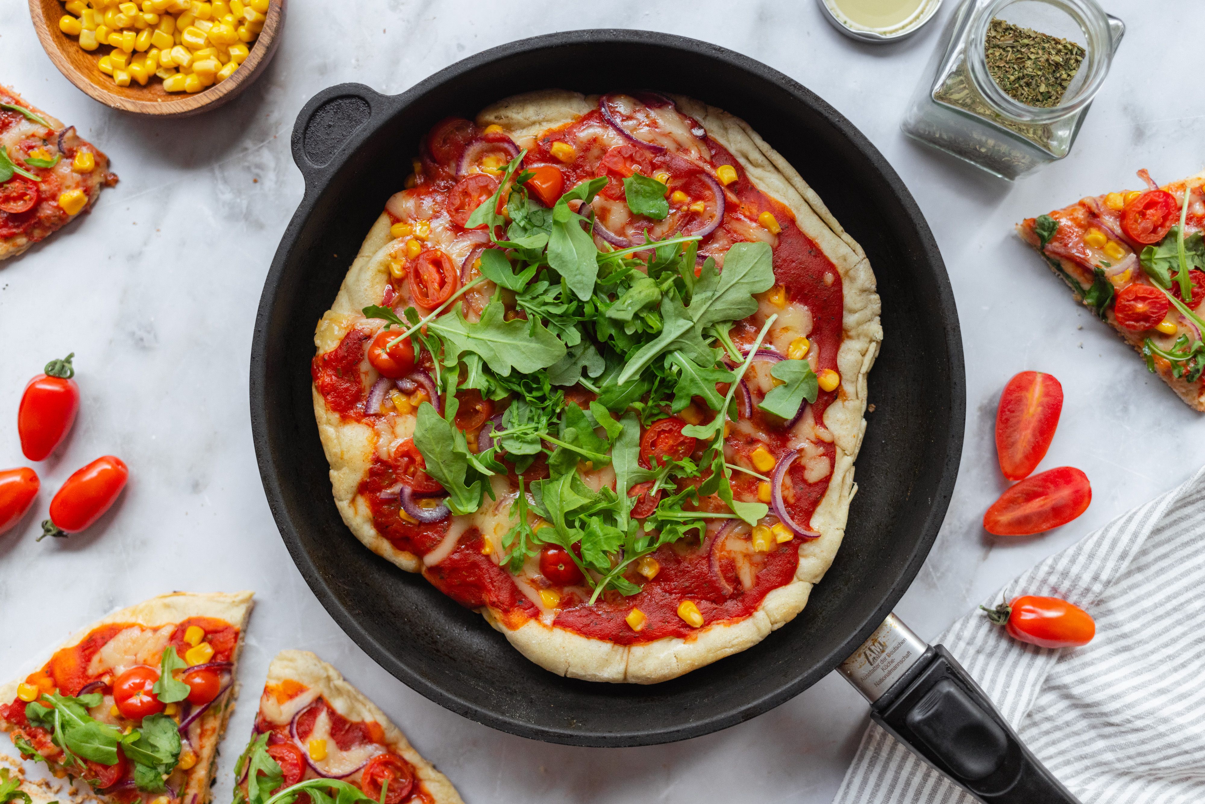 Vegane Pizza aus der Pfanne