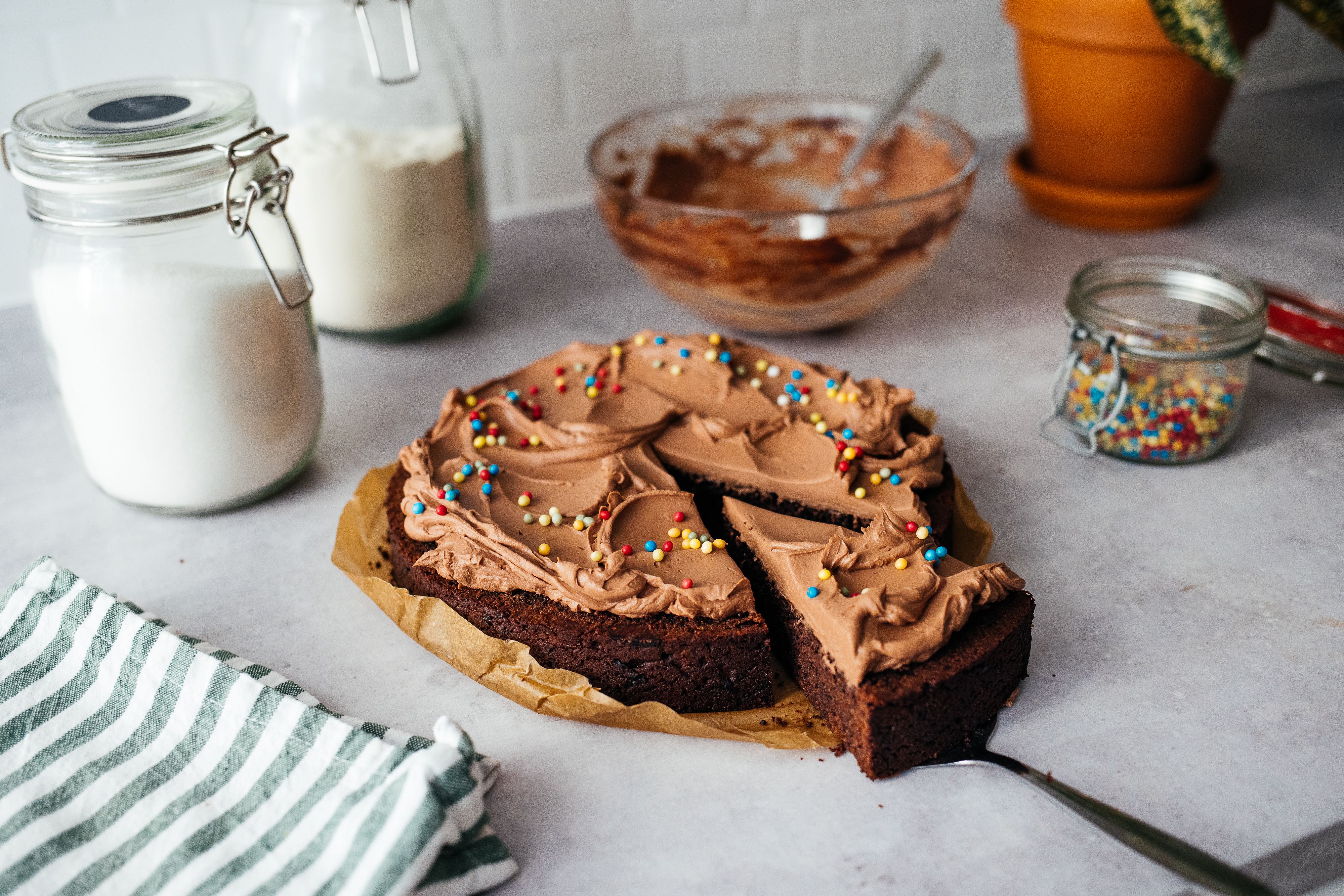 Veganer Schokoladenkuchen mit Frosting