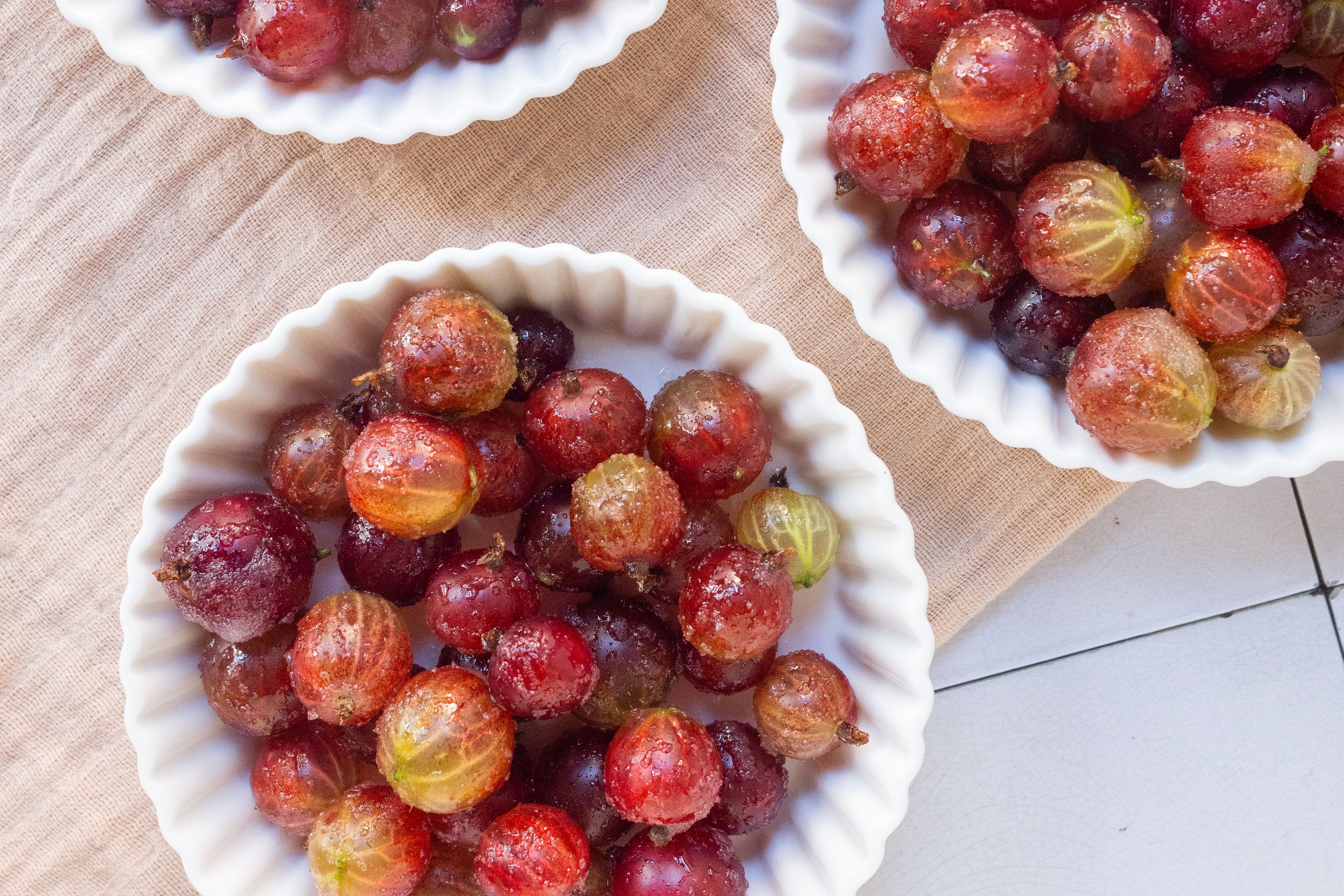 R836 Vegan Gooseberry Crumble with Coconut Crumbles