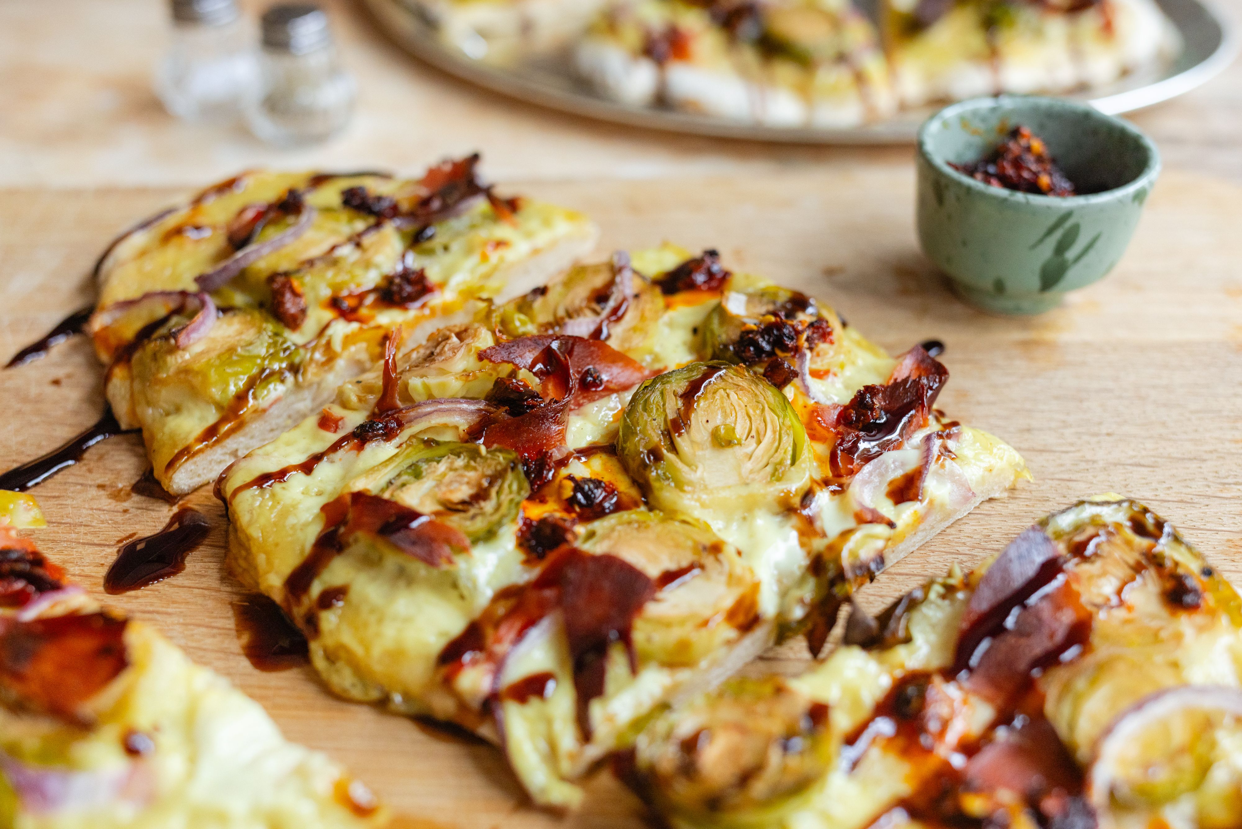 R1005 Vegane Rosenkohl-Hollandaise-Pinsa