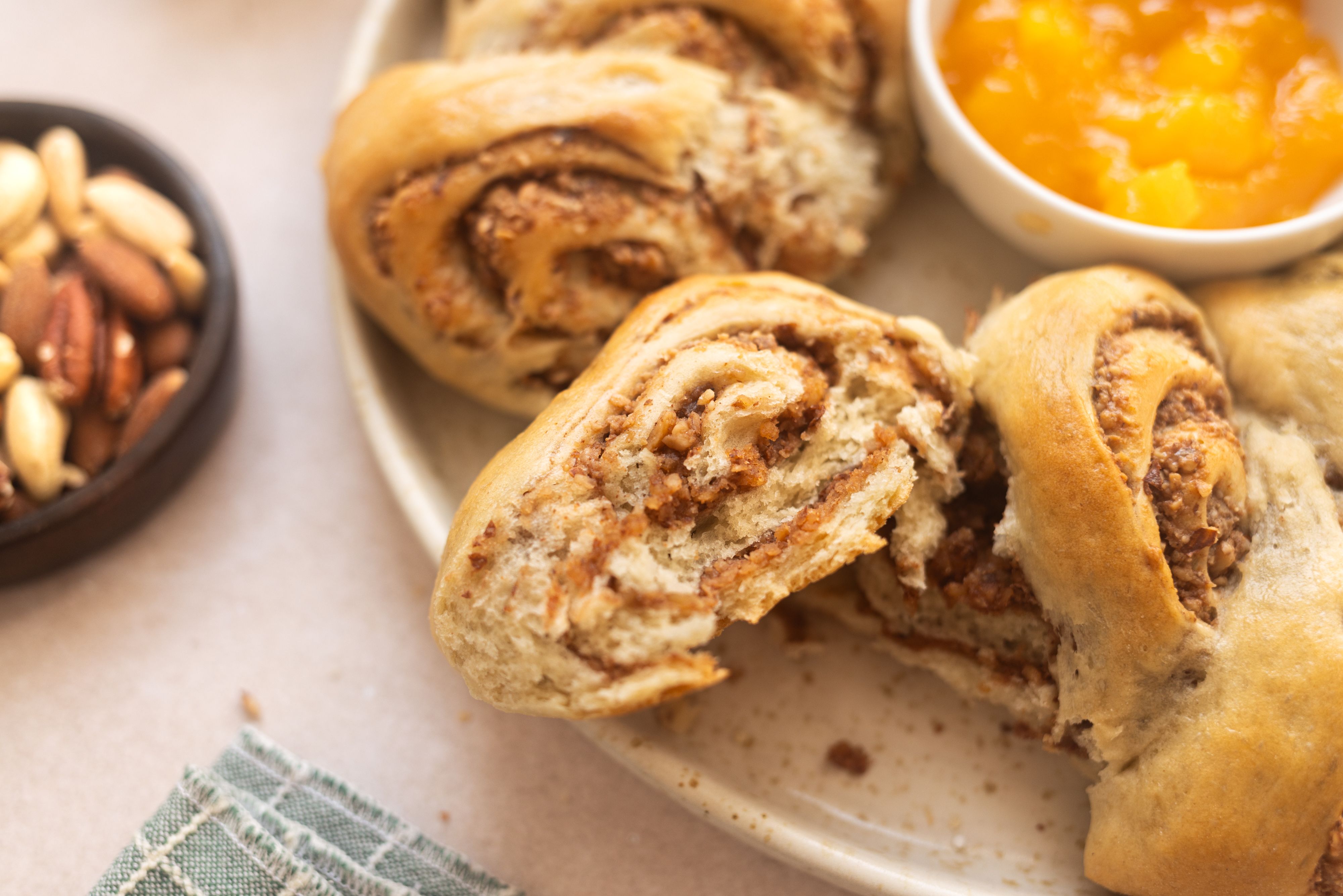 R1033 - Kluth - Vegan Scissor Cut Yeast Wreath with Nut Filling