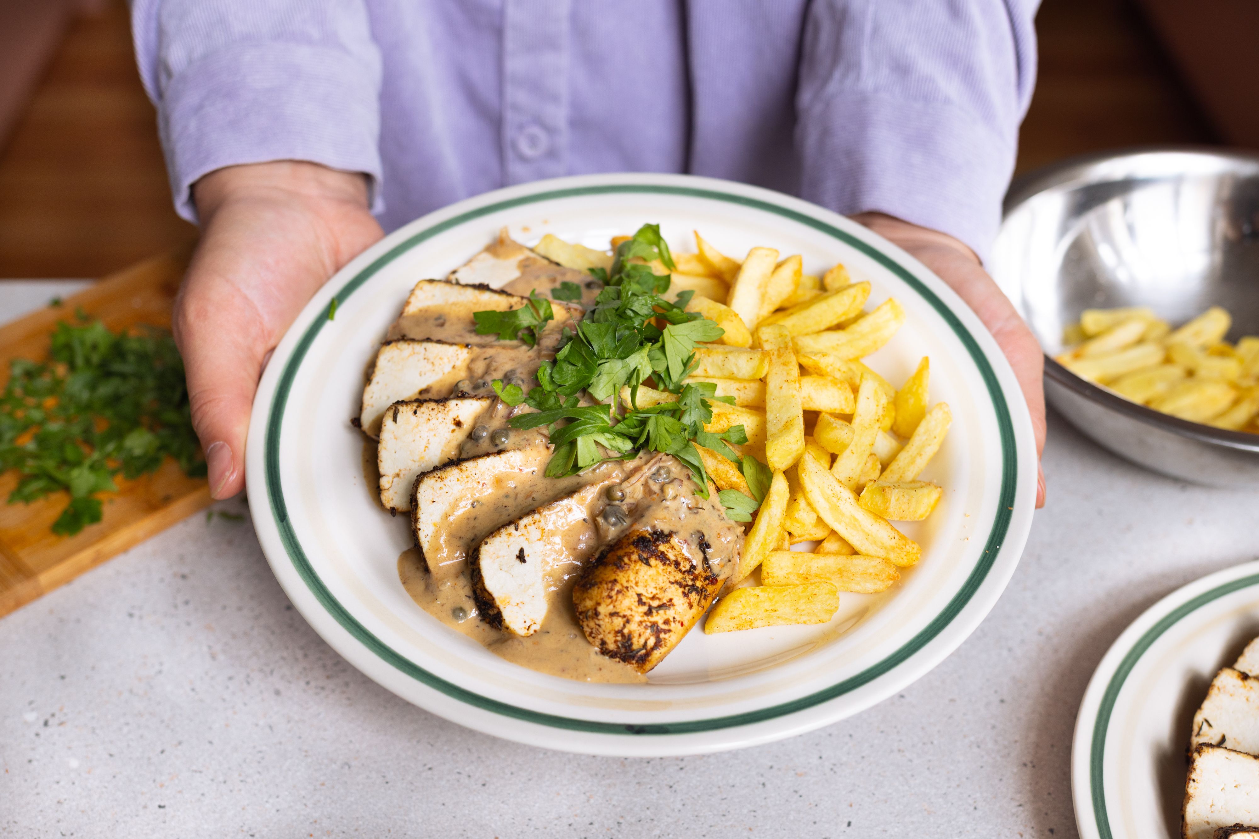 Steak frites aus Tofu in Pfeffersoße