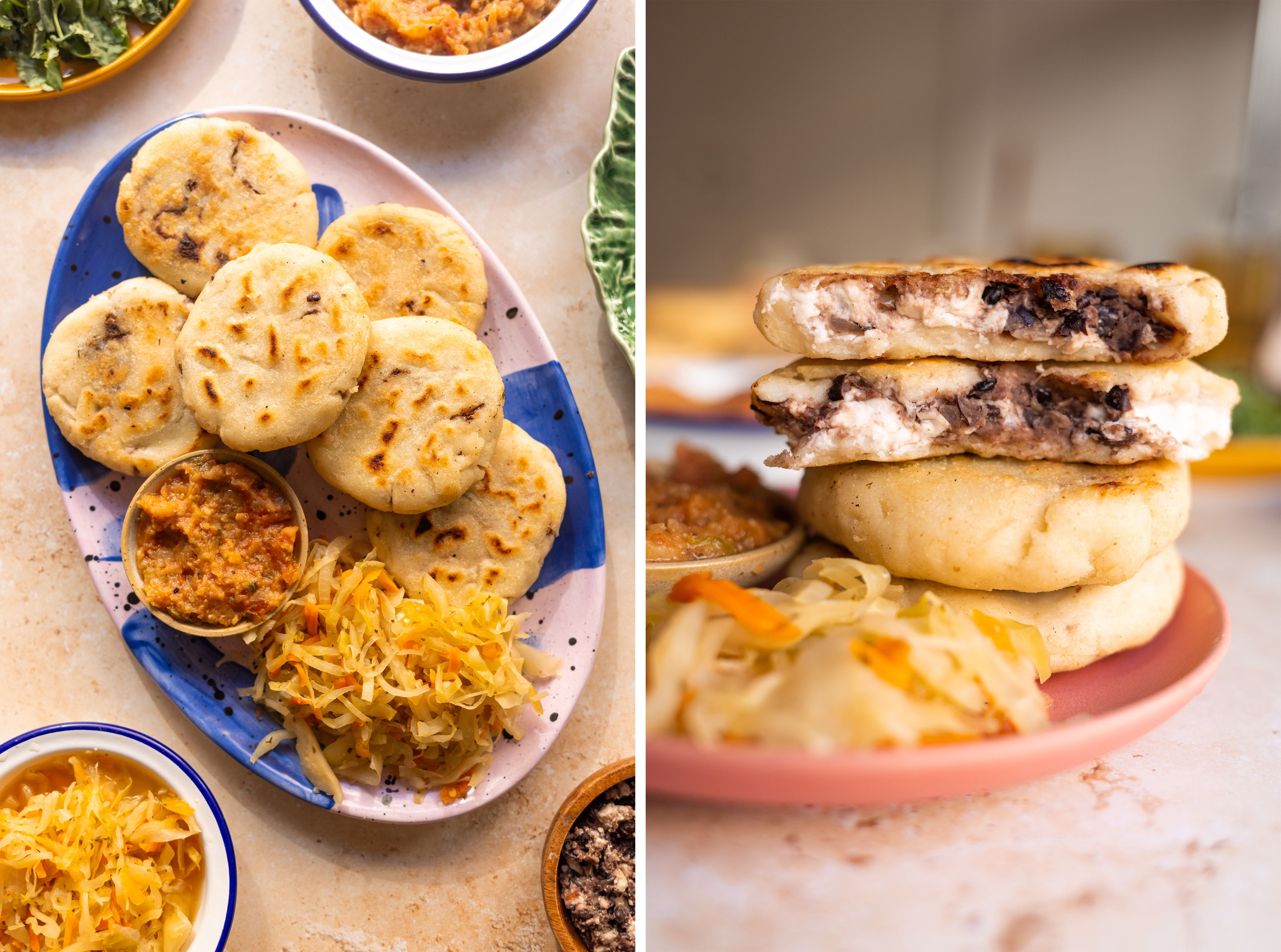 R959 Vegane Pupusas (Gefüllte Maistortillas) mit Bohnen-Käse-Füllung, Salsa Roja und Curtido