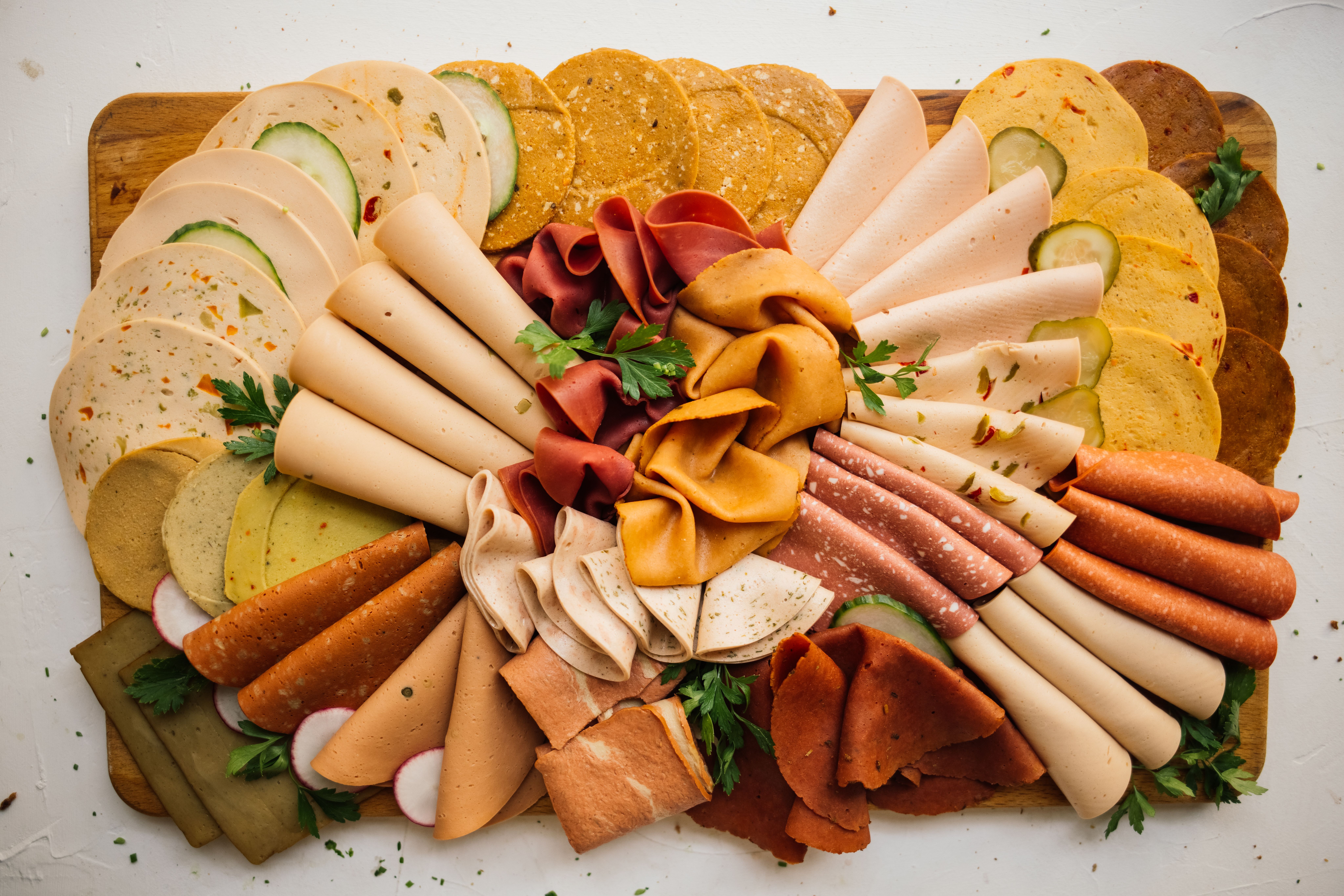 Veganer Wurstaufschnitt im Supermarkt