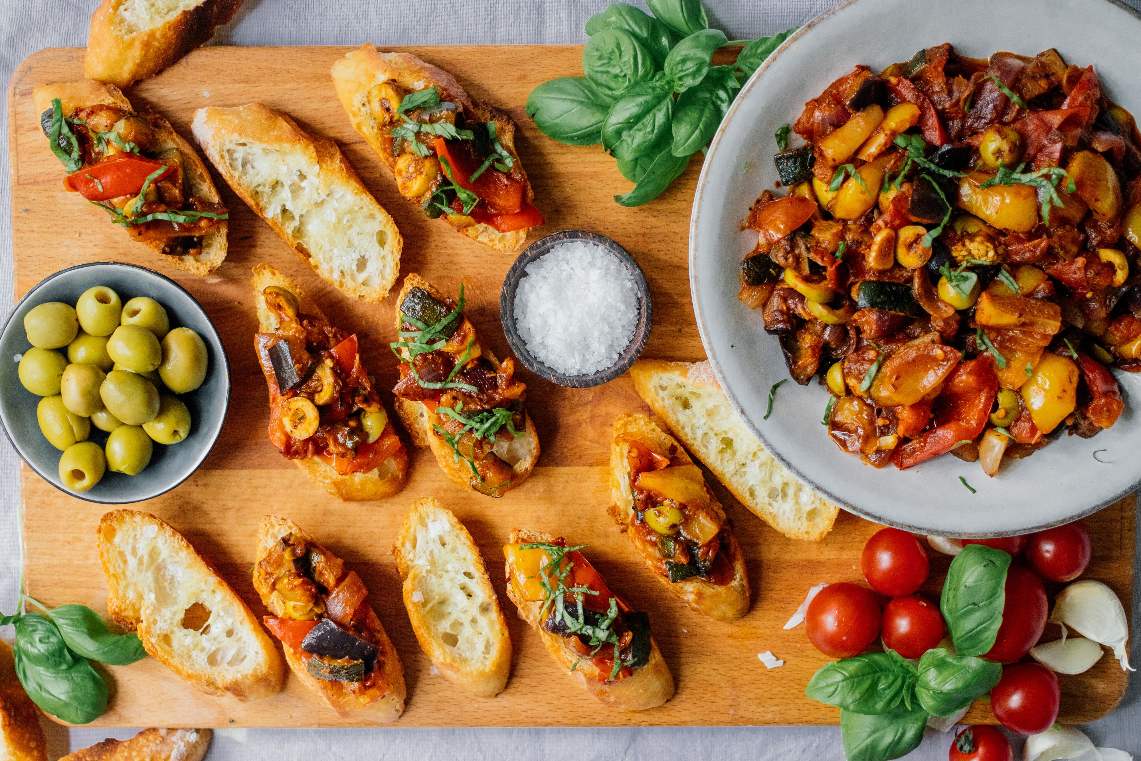 Ratatouille auf knusprigem Baguette