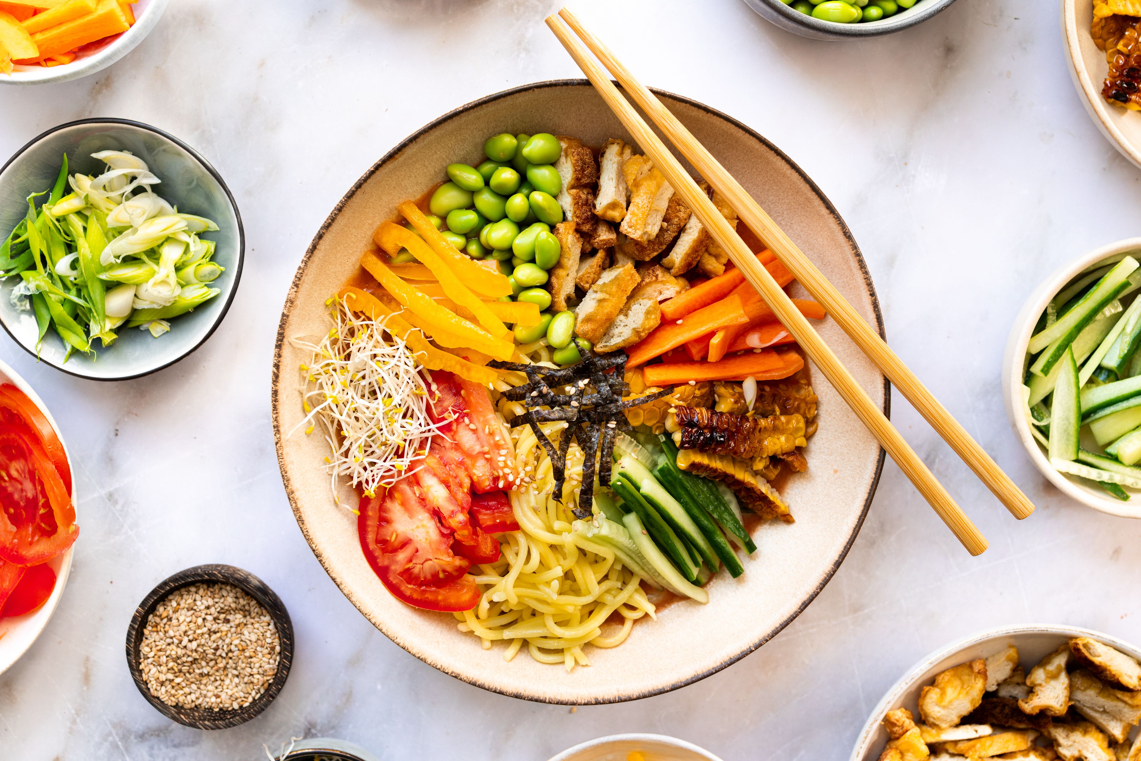 Vegane kalte Tomaten-Ramen (Hiyashi Ramen)