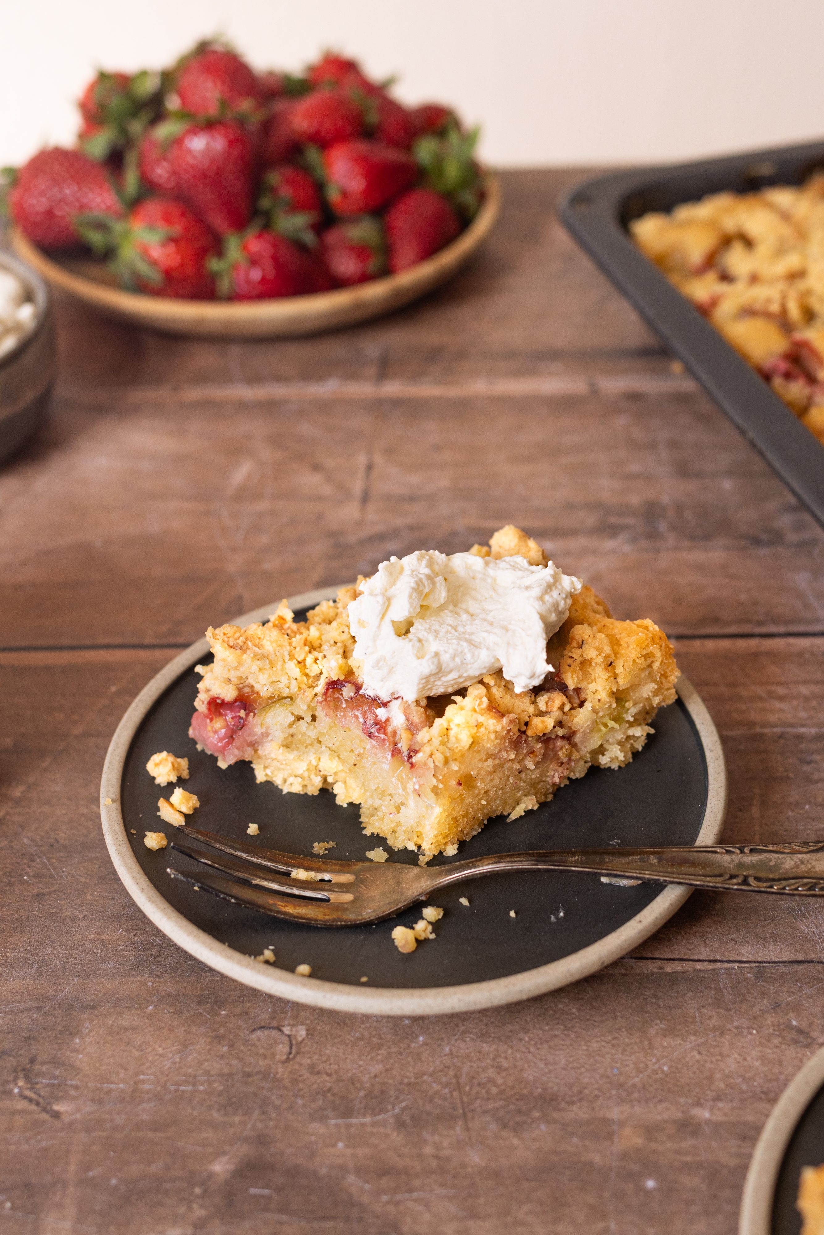 R1027 - Juicy Rhubarb and Strawberry Sheet Cake