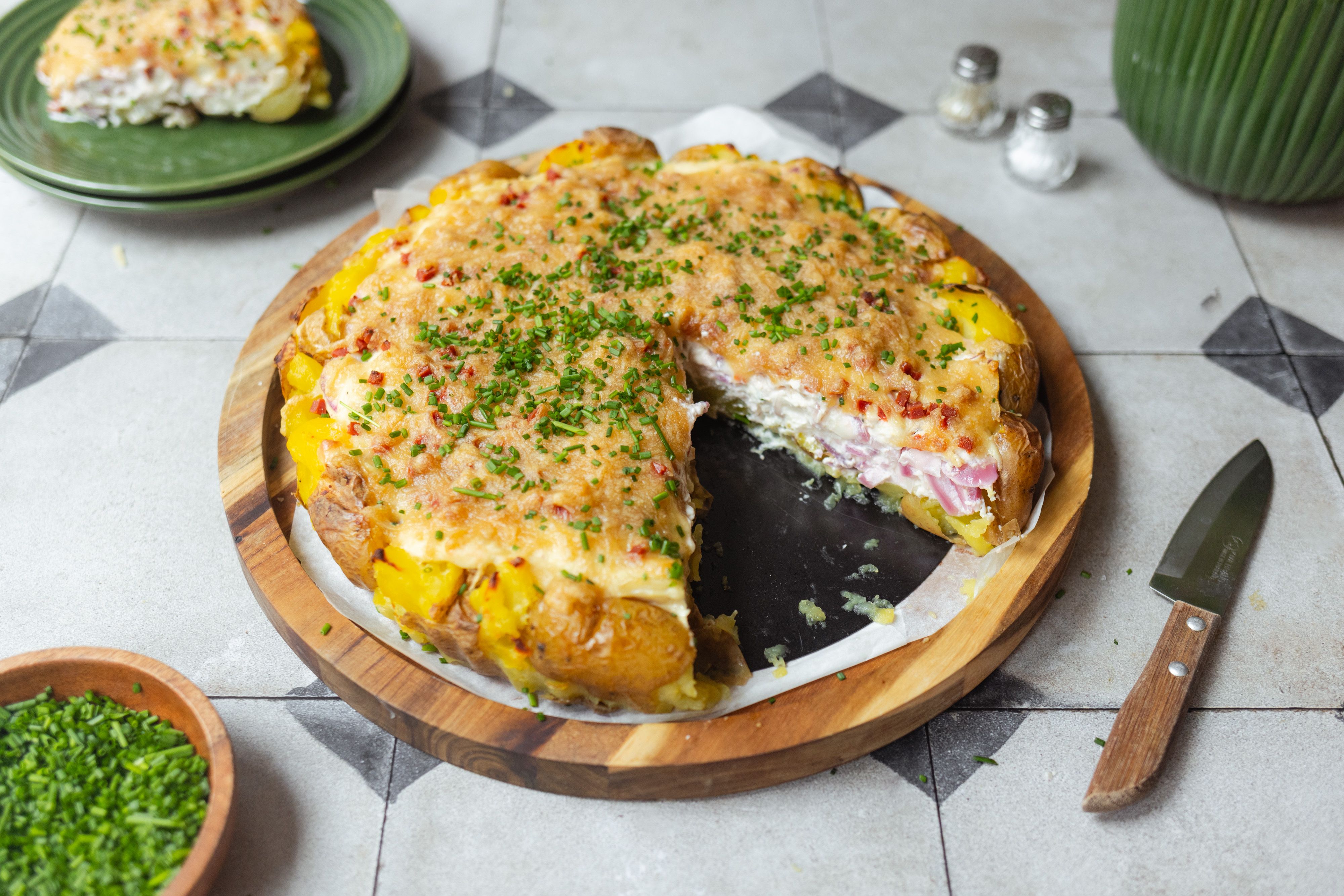 Vegane Quetschkartoffel-Tarte mit Zwiebel-Quark-Füllung (Smashed Potato Onion Tarte) 