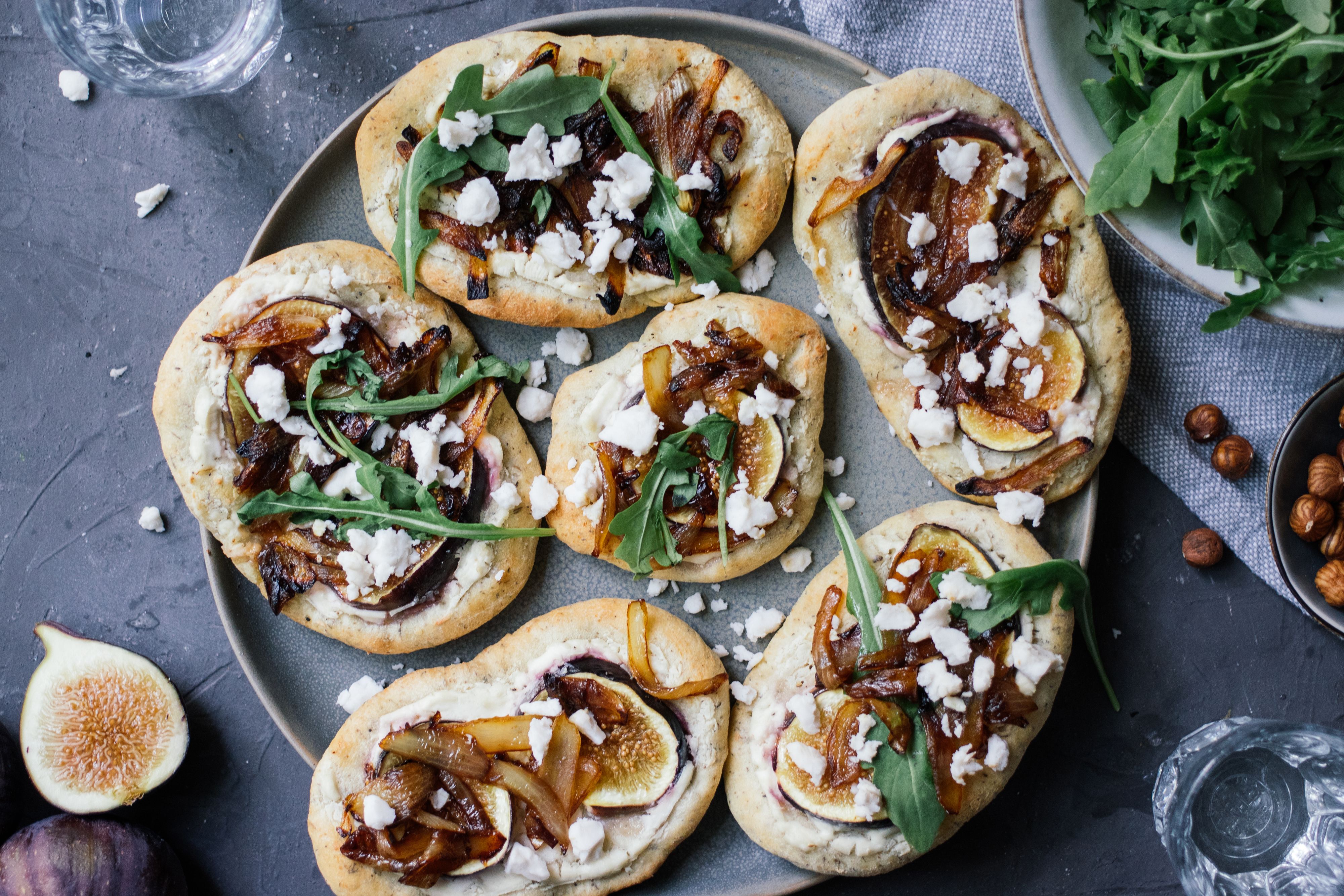 R535 Vegan Flatbread Mini Pizza with Figs and Balsamic Onion