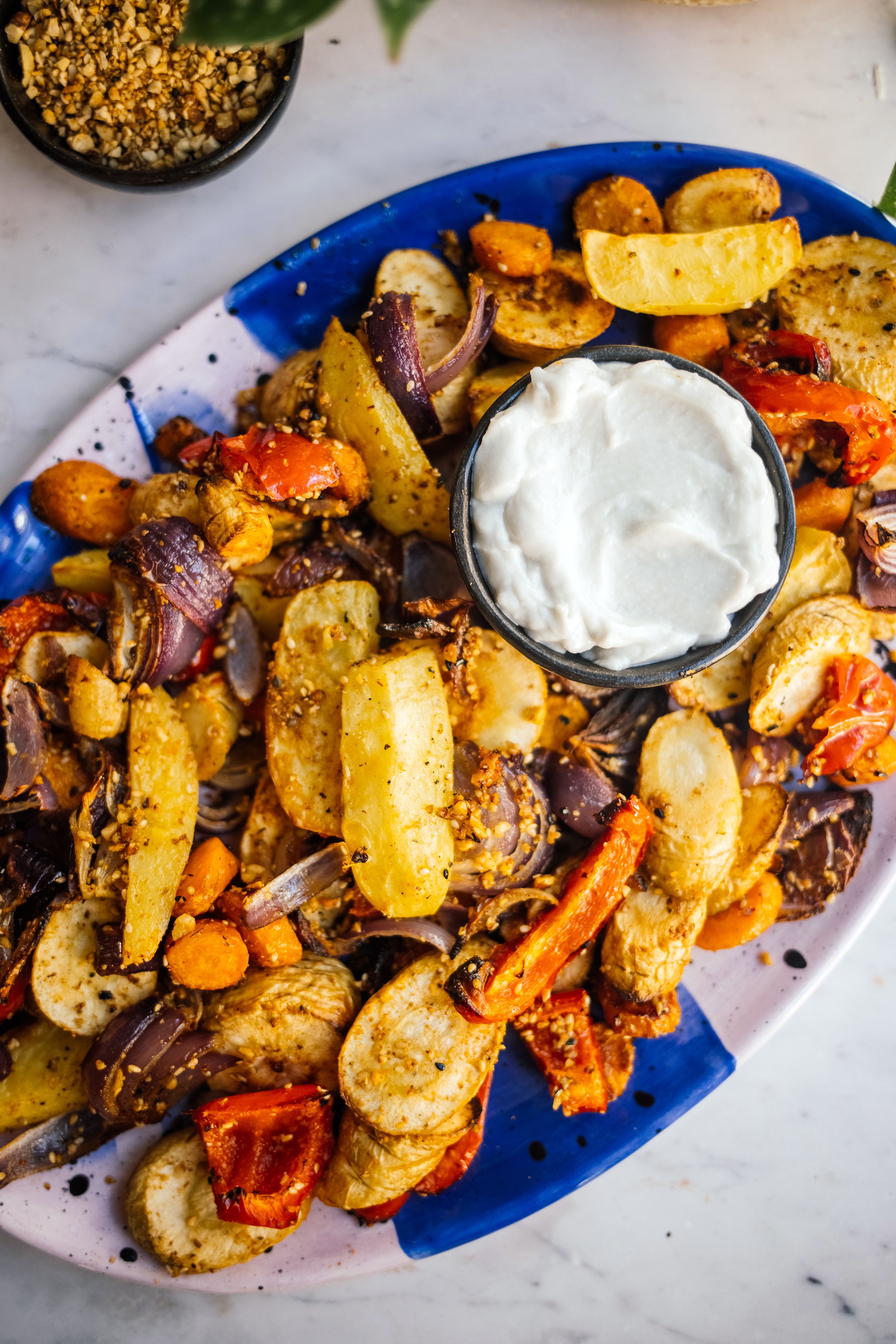 R246 Ofengemüse mit Dukkah und Toum