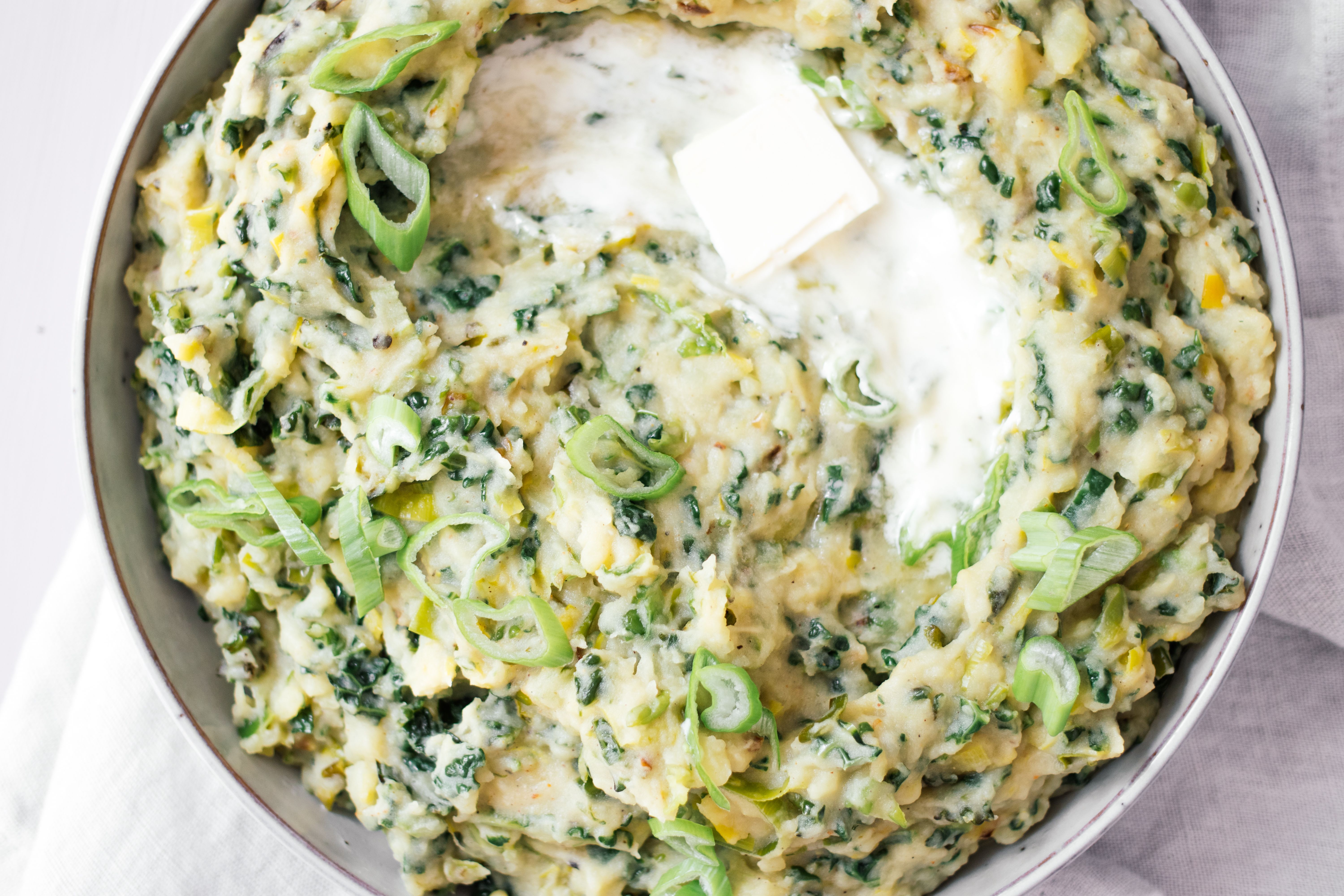 Veganer Colcannon mit gerösteten Möhren