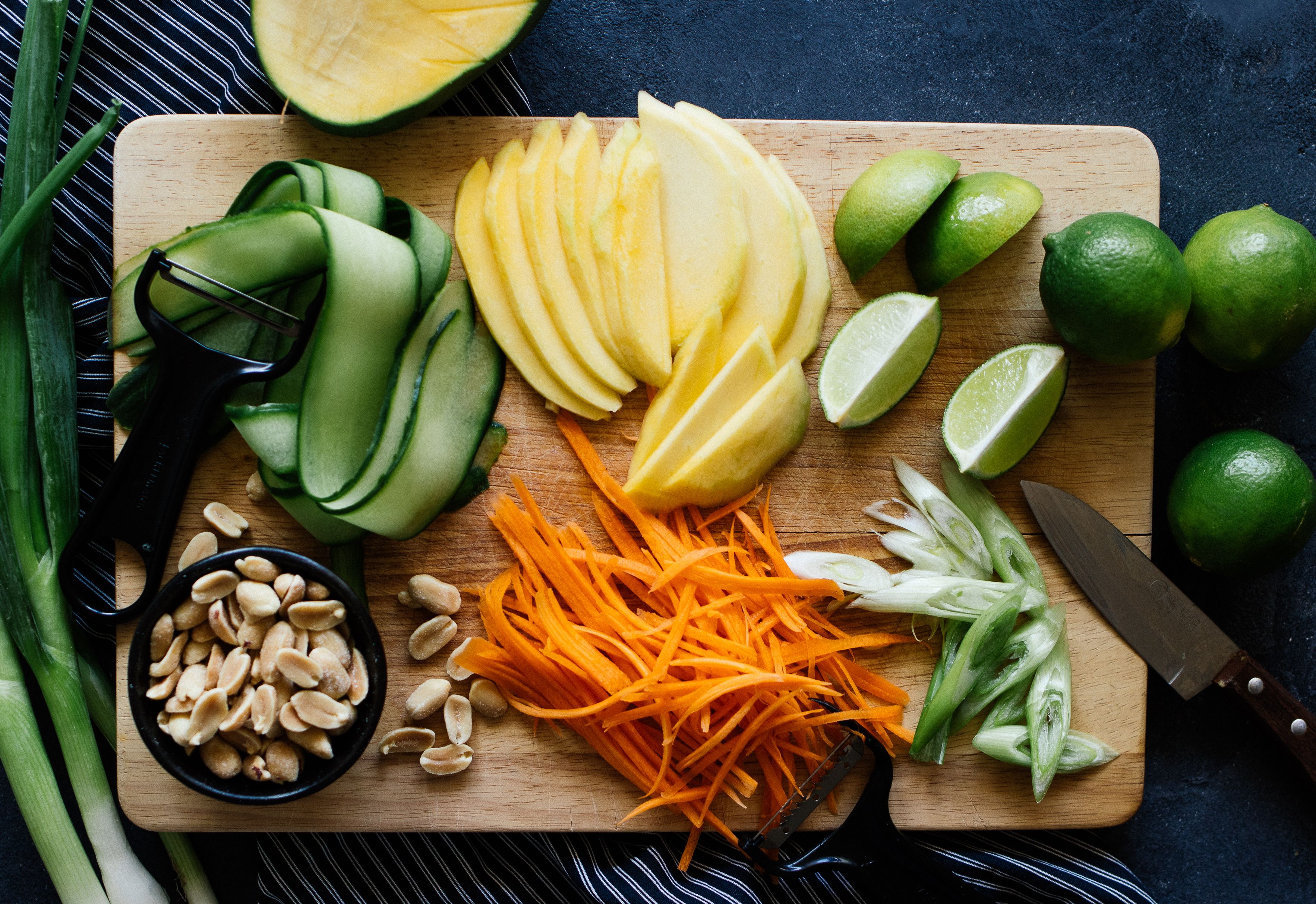 R539 Vegane Burger mit Erdnusssauce & mariniertem Tofu