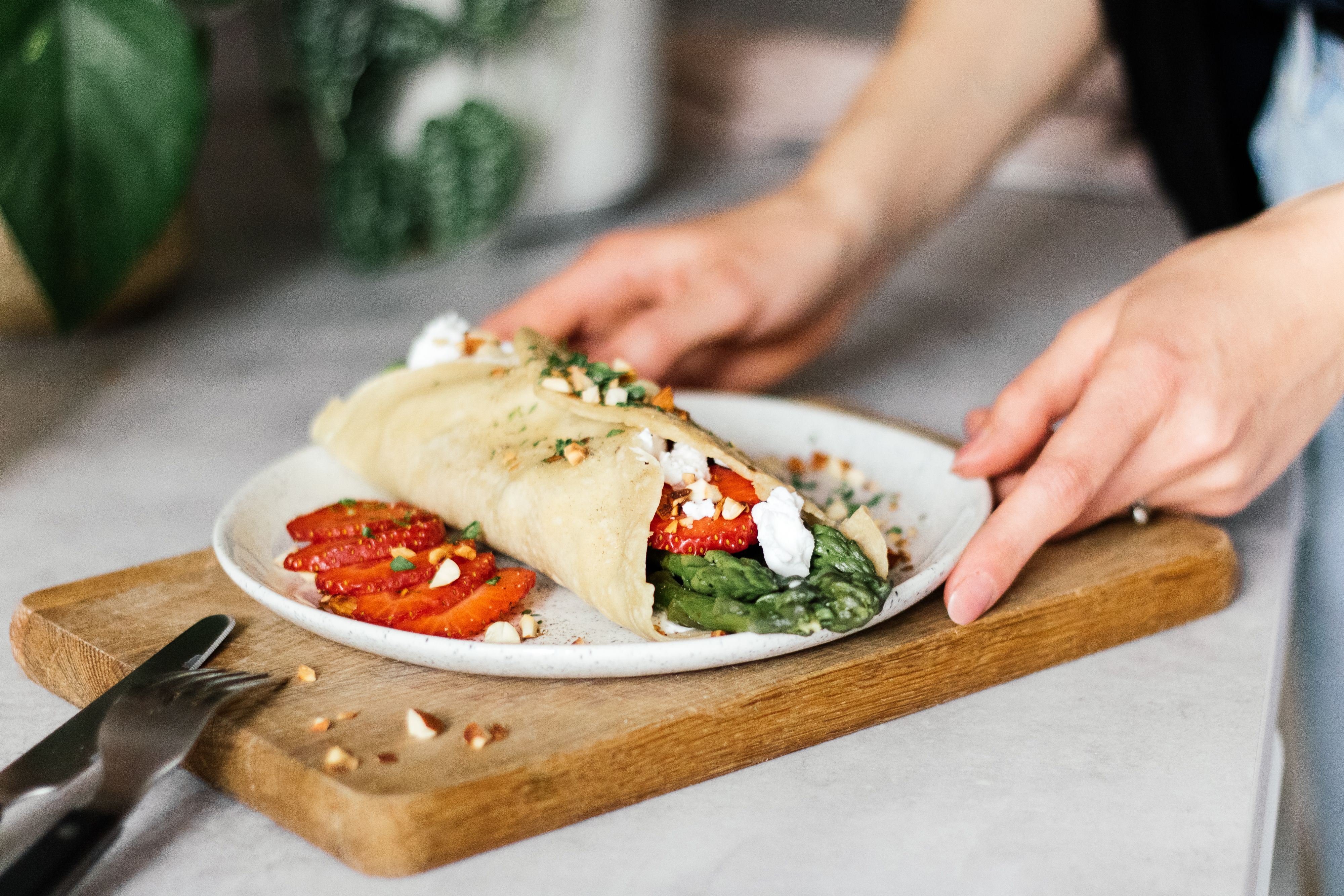 R744 Vegane Pfannkuchen mit Spargelfüllung