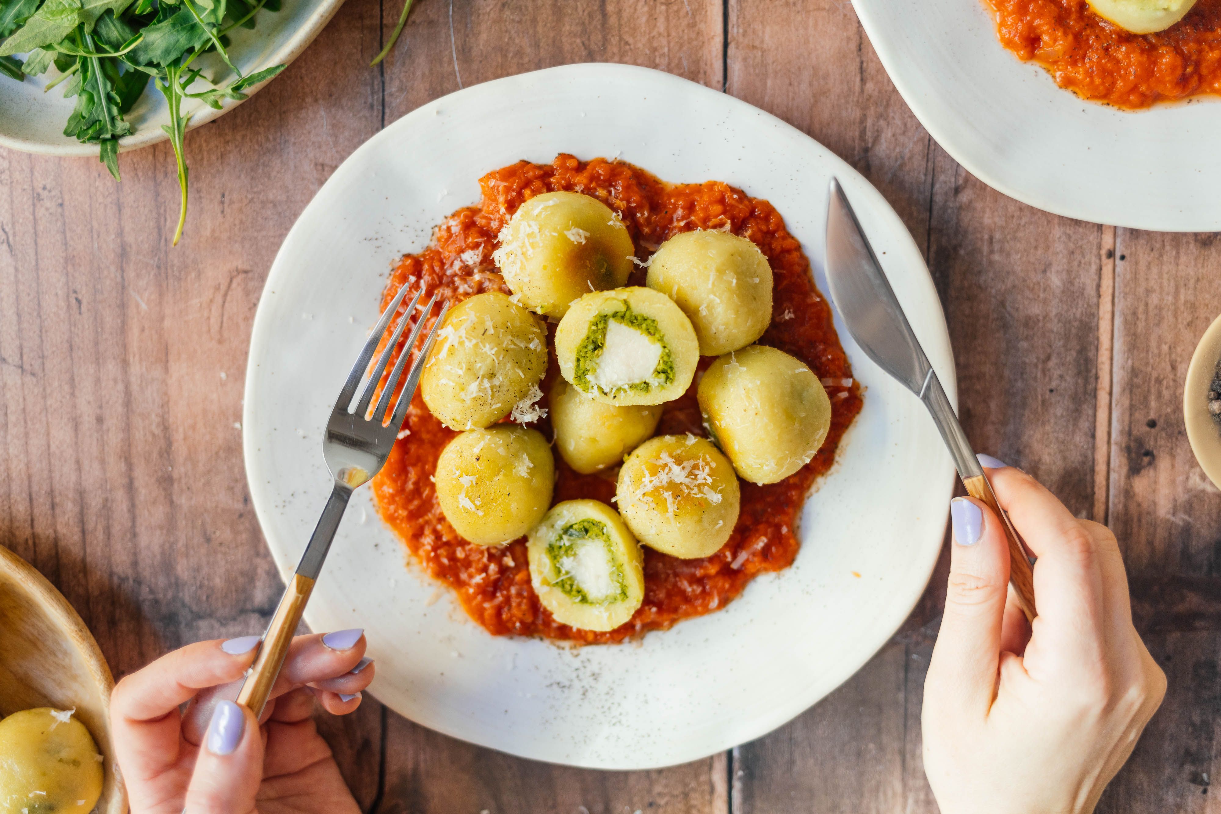 Gefüllte Gnocchi mit Spinat und veganem Mozzarella