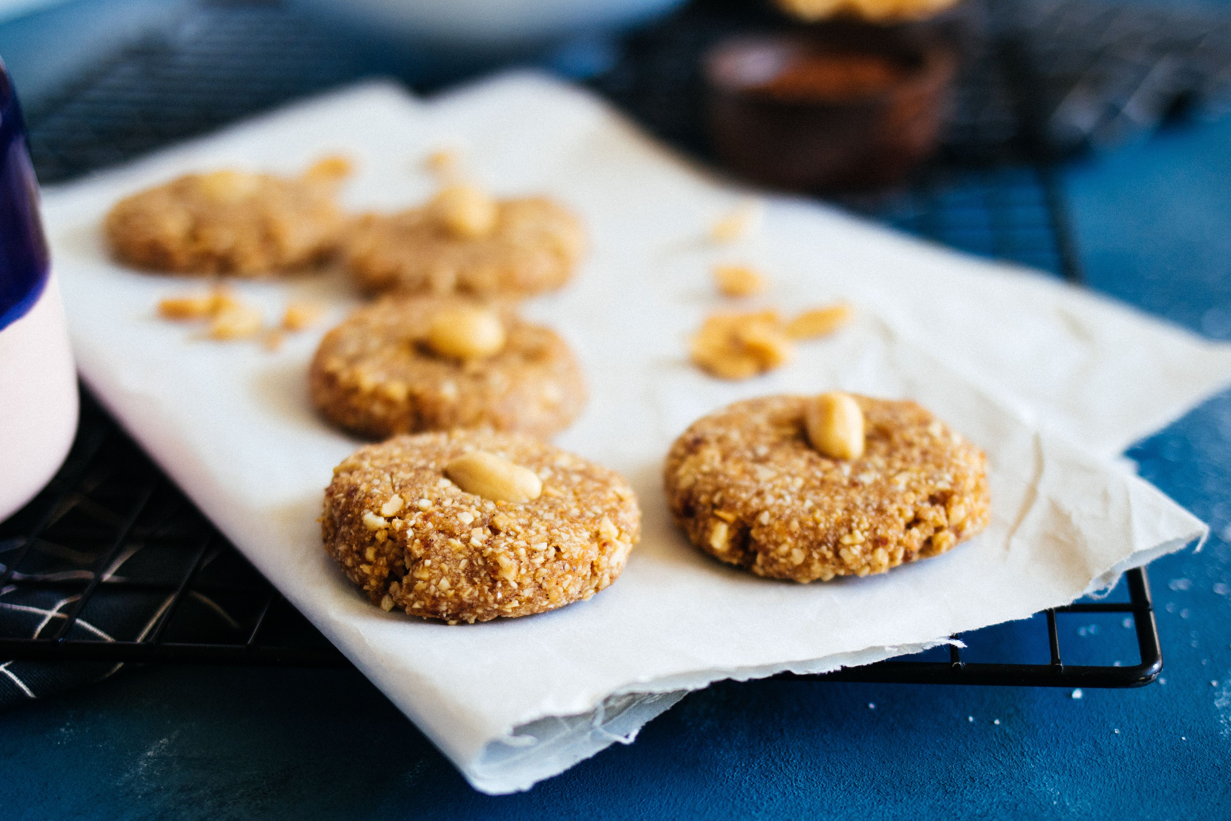 R134 Vegane Snickers Energy Balls