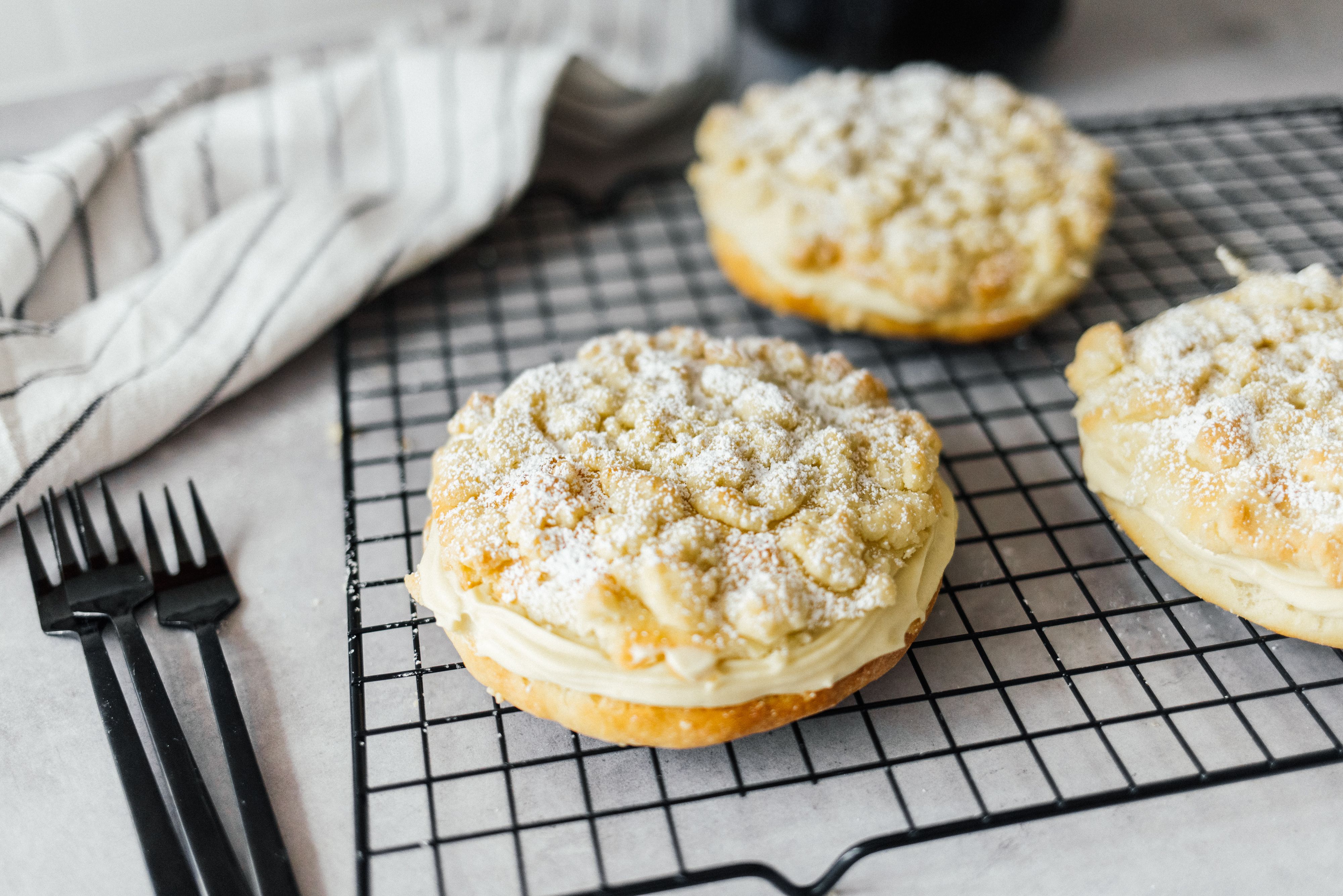 Vegan Crumble Buns with Custard Filling