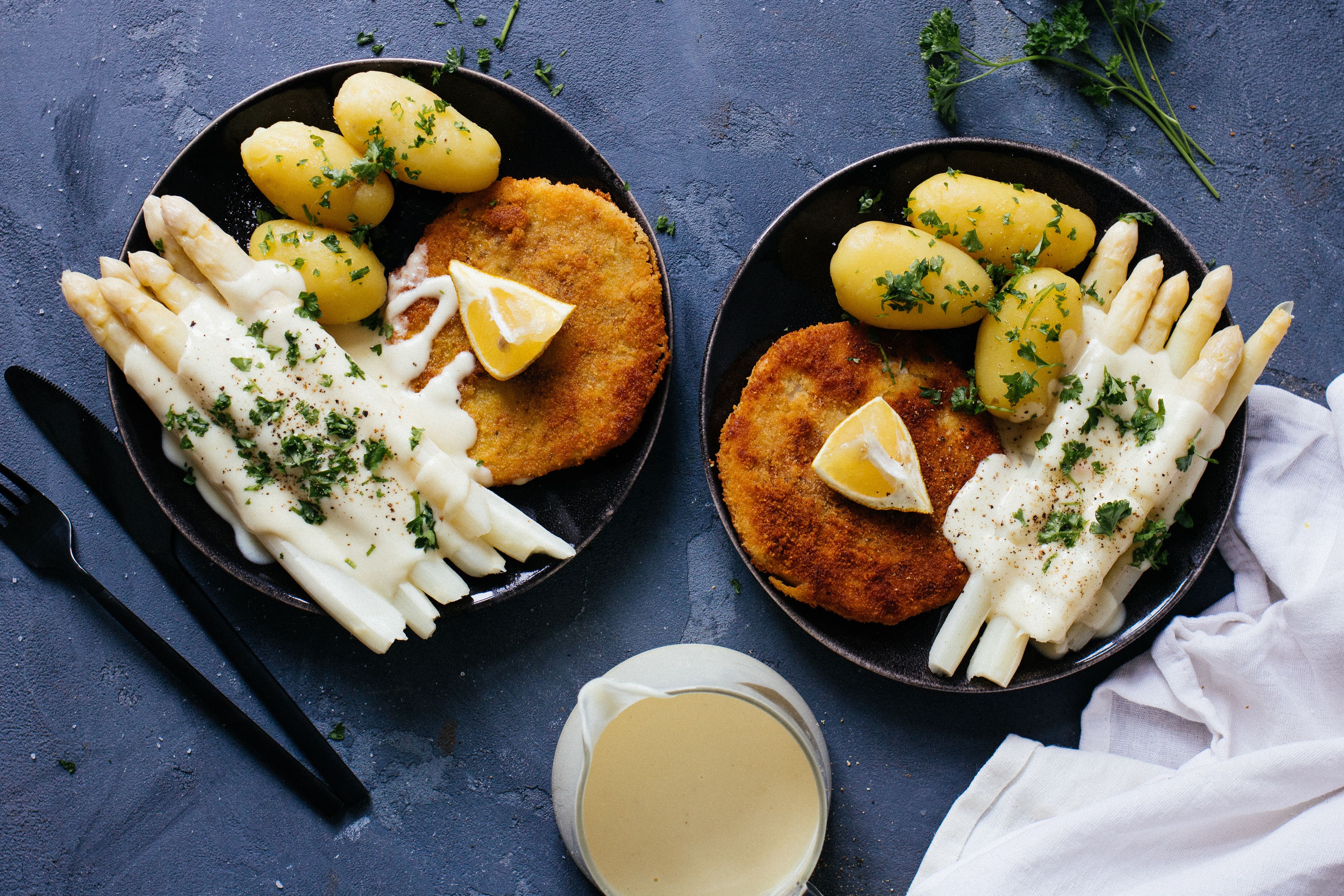R240 Vegan sauce hollandaise with asparagus & celery root schnitzel