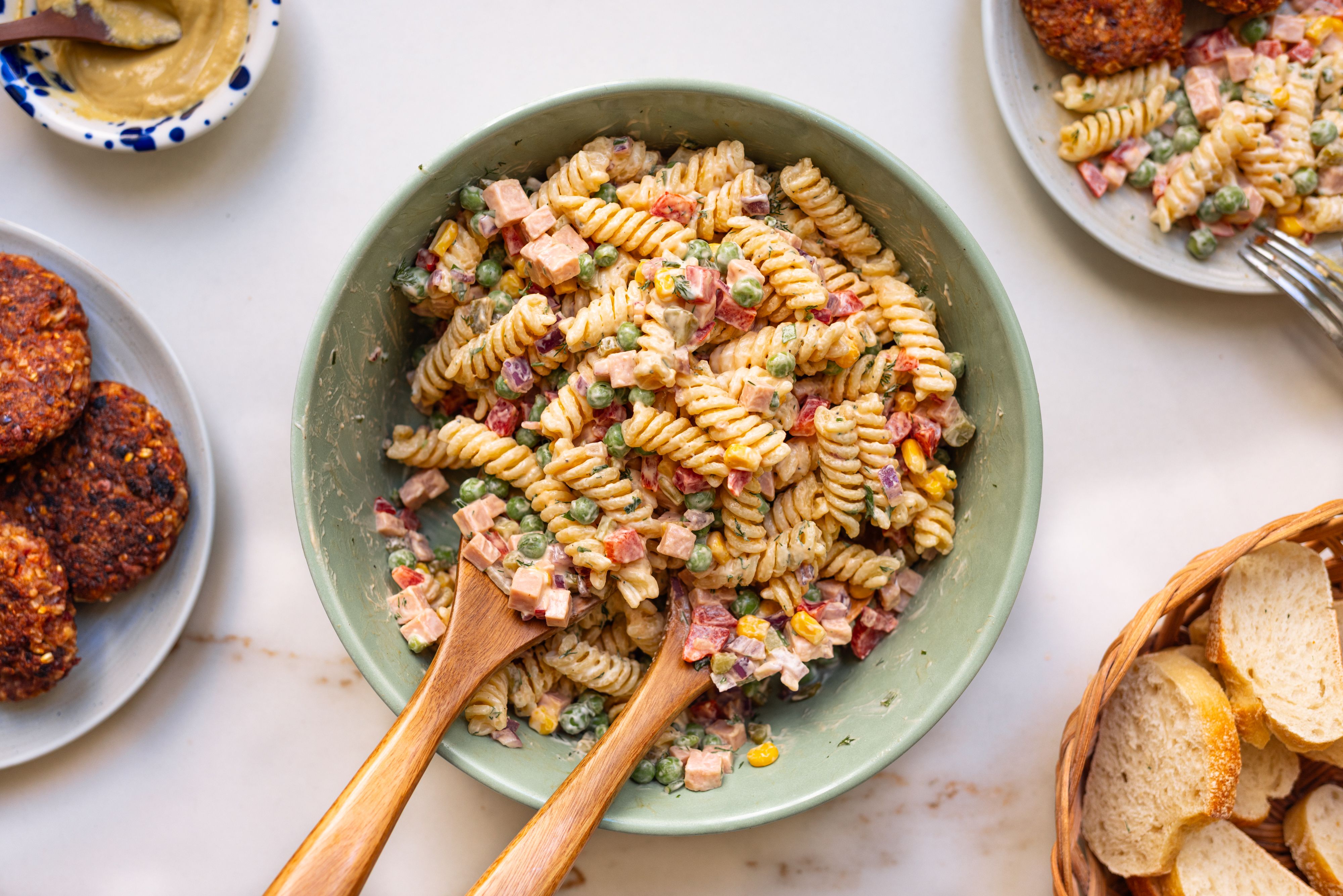 R1043 – Vegan pasta salad with mayo dressing