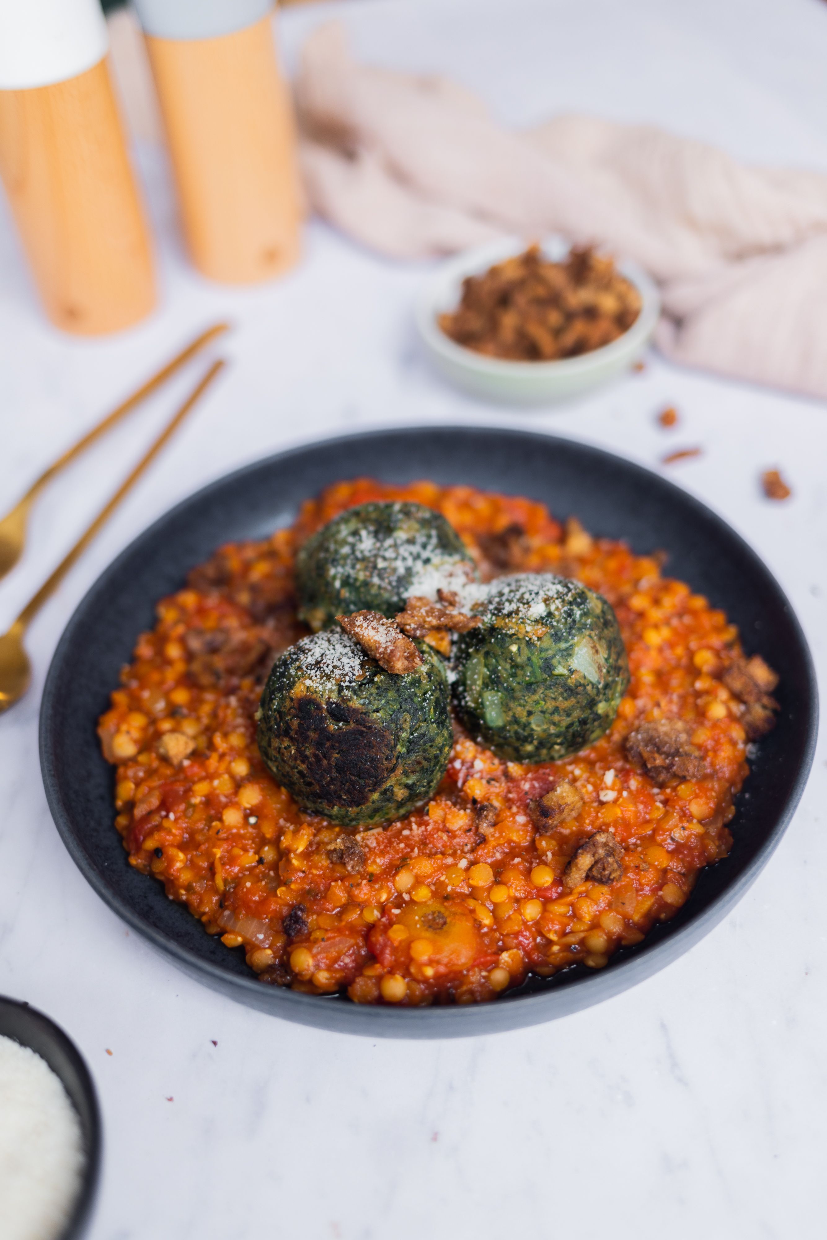 R689 Vegan Spinach Dumplings with Tomato-Lentil Sauce