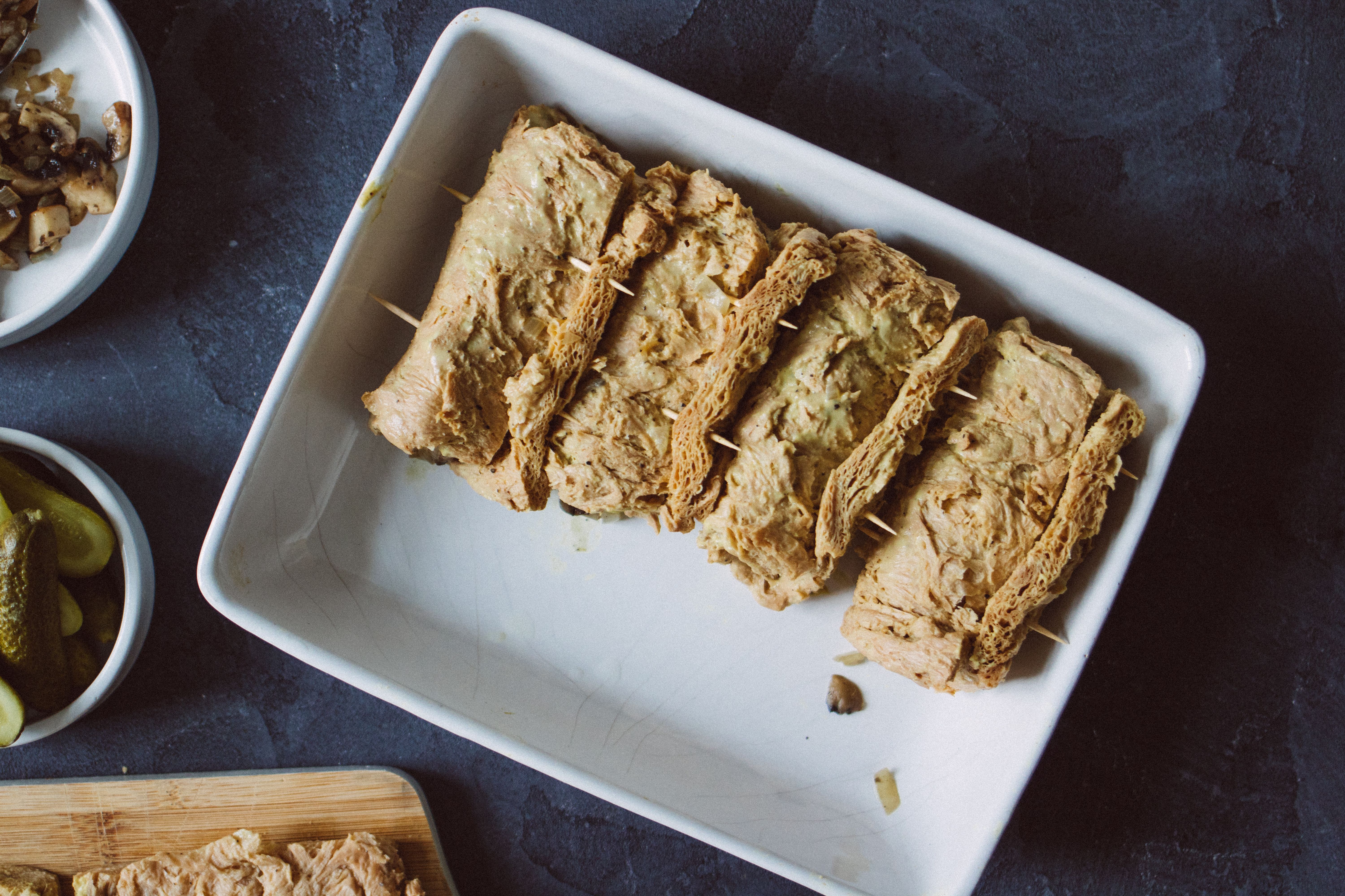 R221 Vegane Rouladen mit Miniknödeln und Sauerkraut