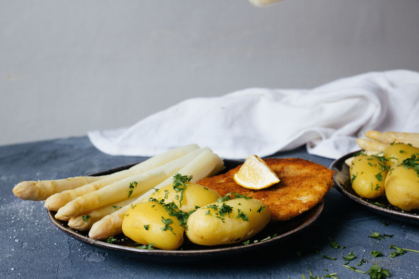 R240 Vegan sauce hollandaise with asparagus & celery root schnitzel