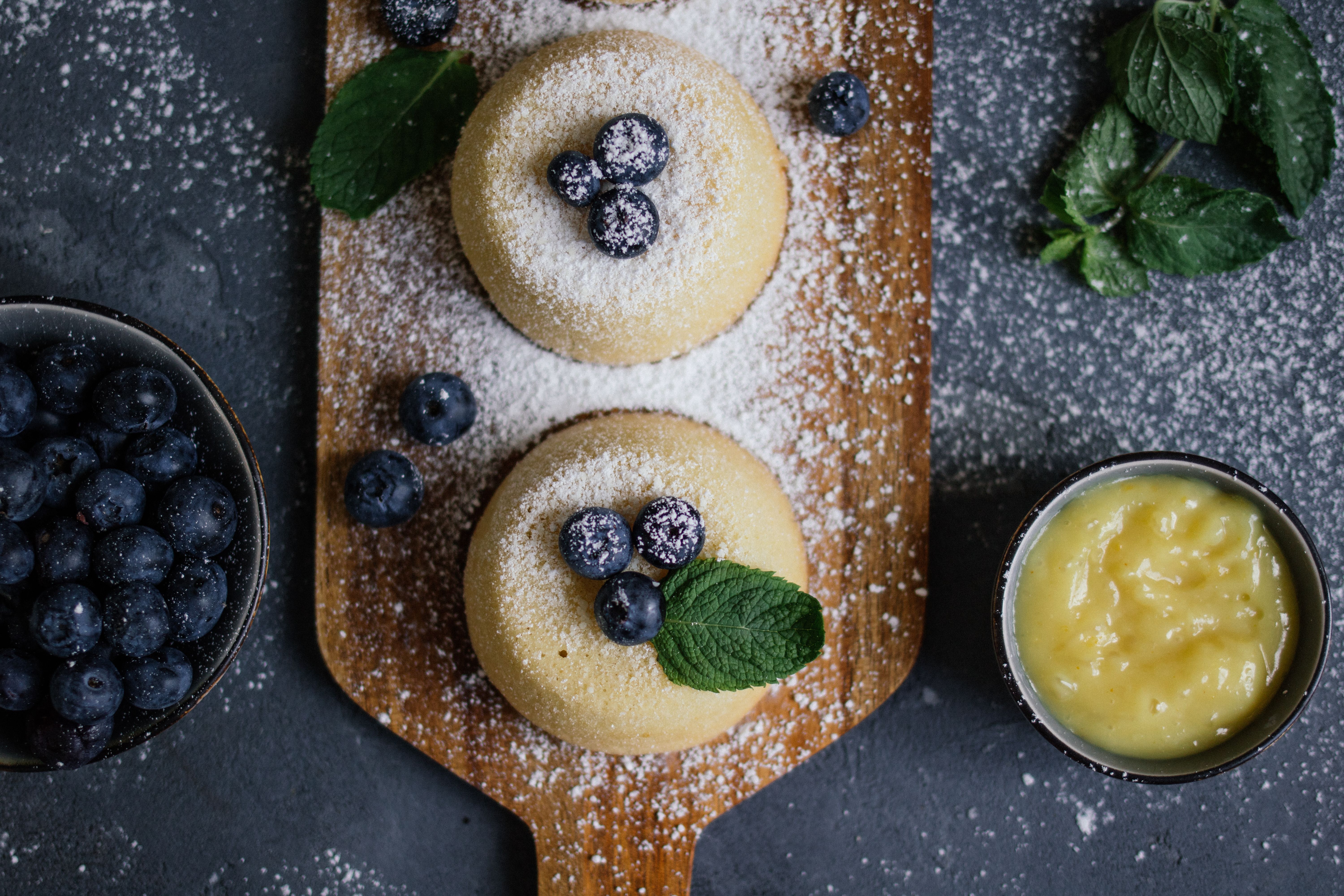 R297 1 Teig, 3 Desserts: Veganer Poke-Cake, Zitronen-Muffins & Lava Cake