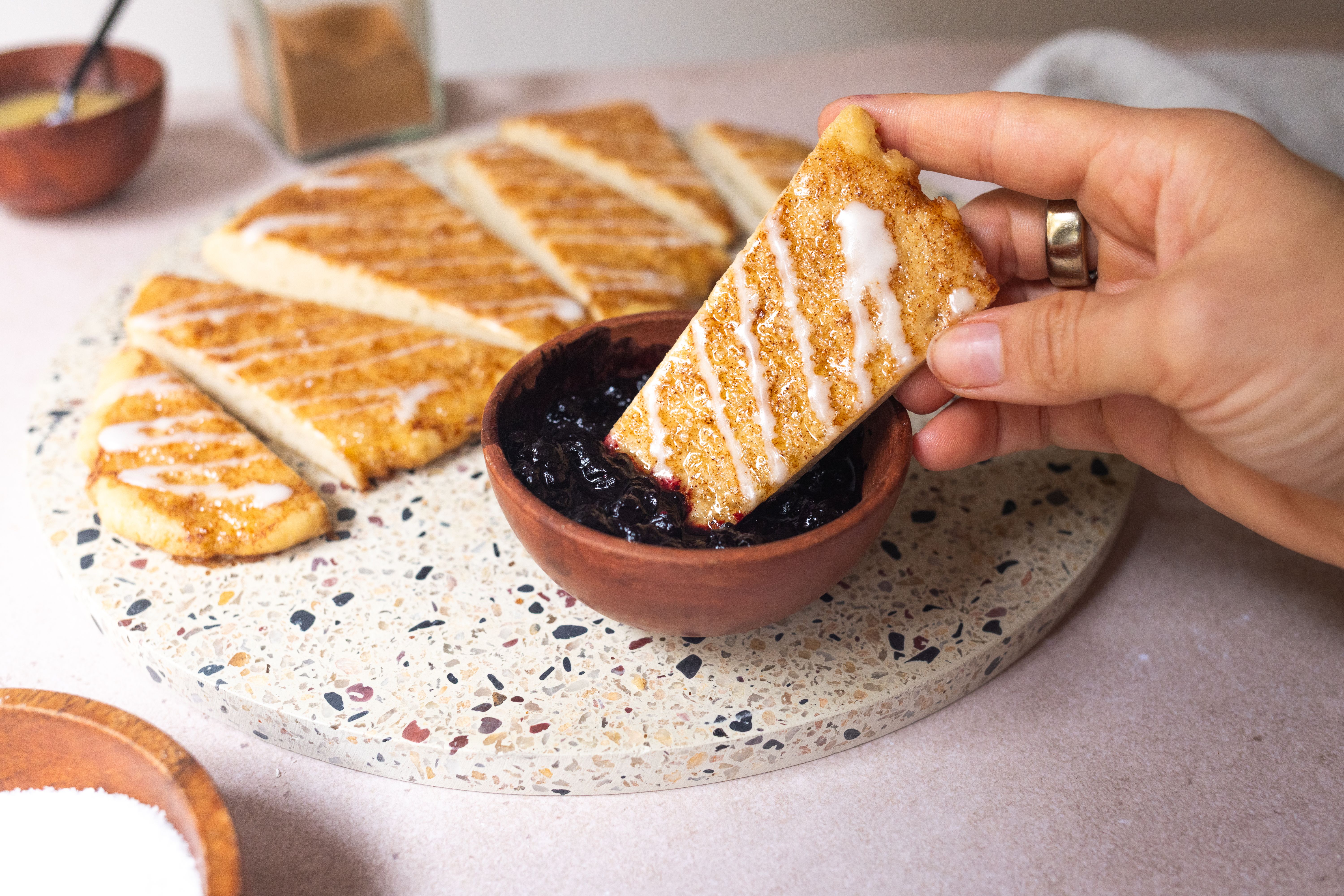 Vegane und glutenfreie Zimtschnecken-Pinsa