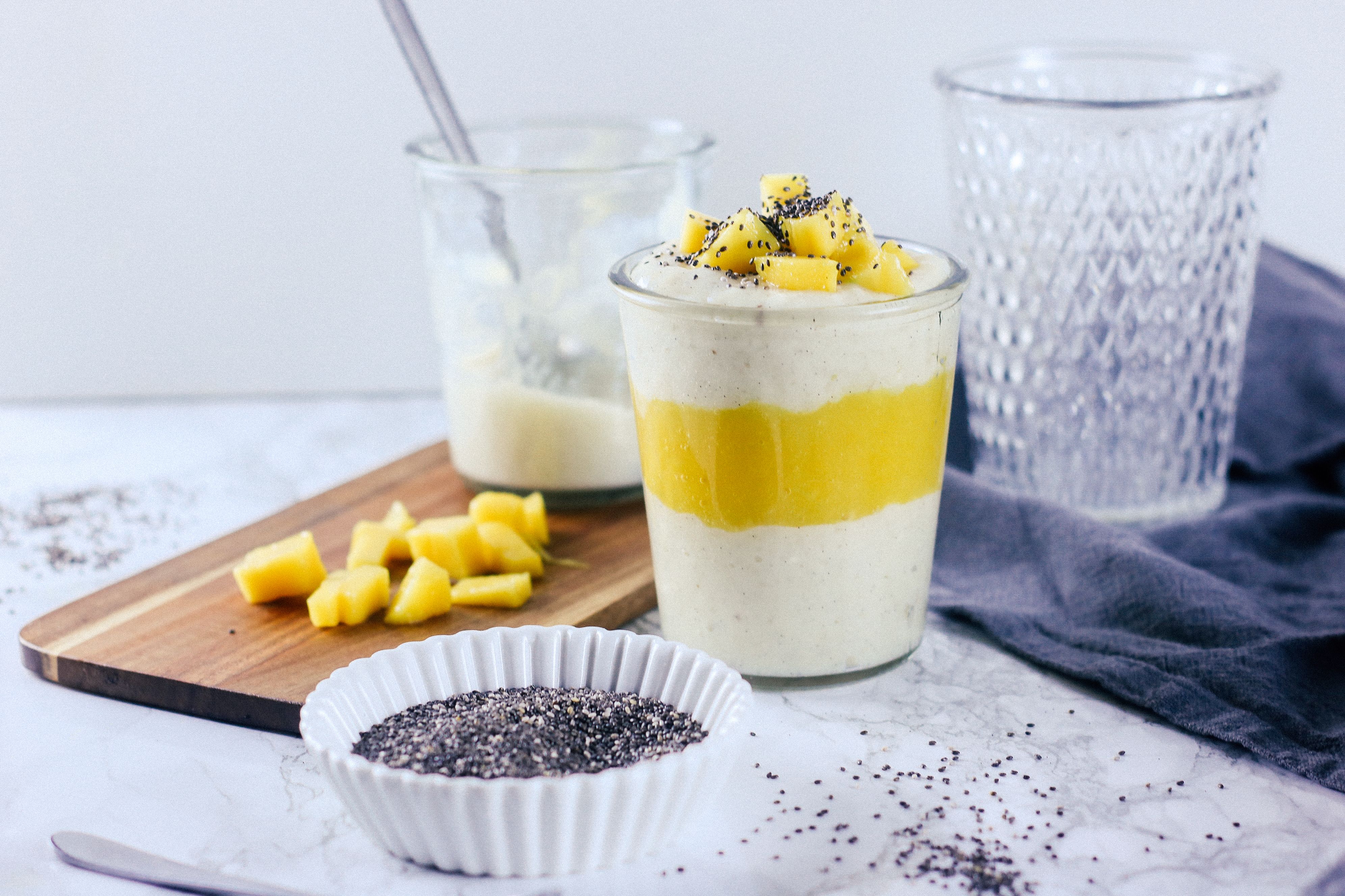 Veganer Vanillepudding mit Mango & Chia