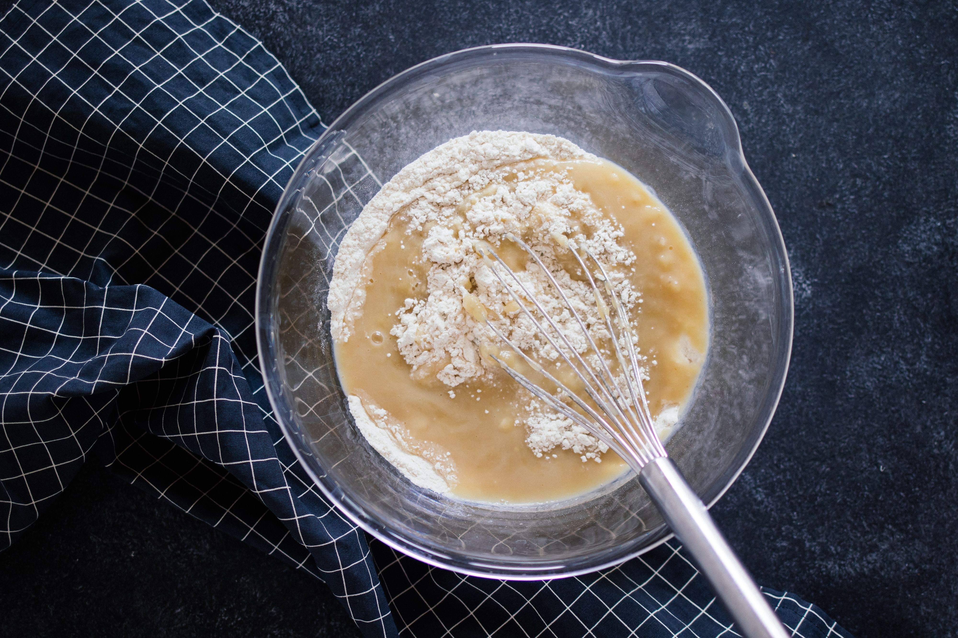 R427 Vegan, simple banana bread with walnuts & chocolate